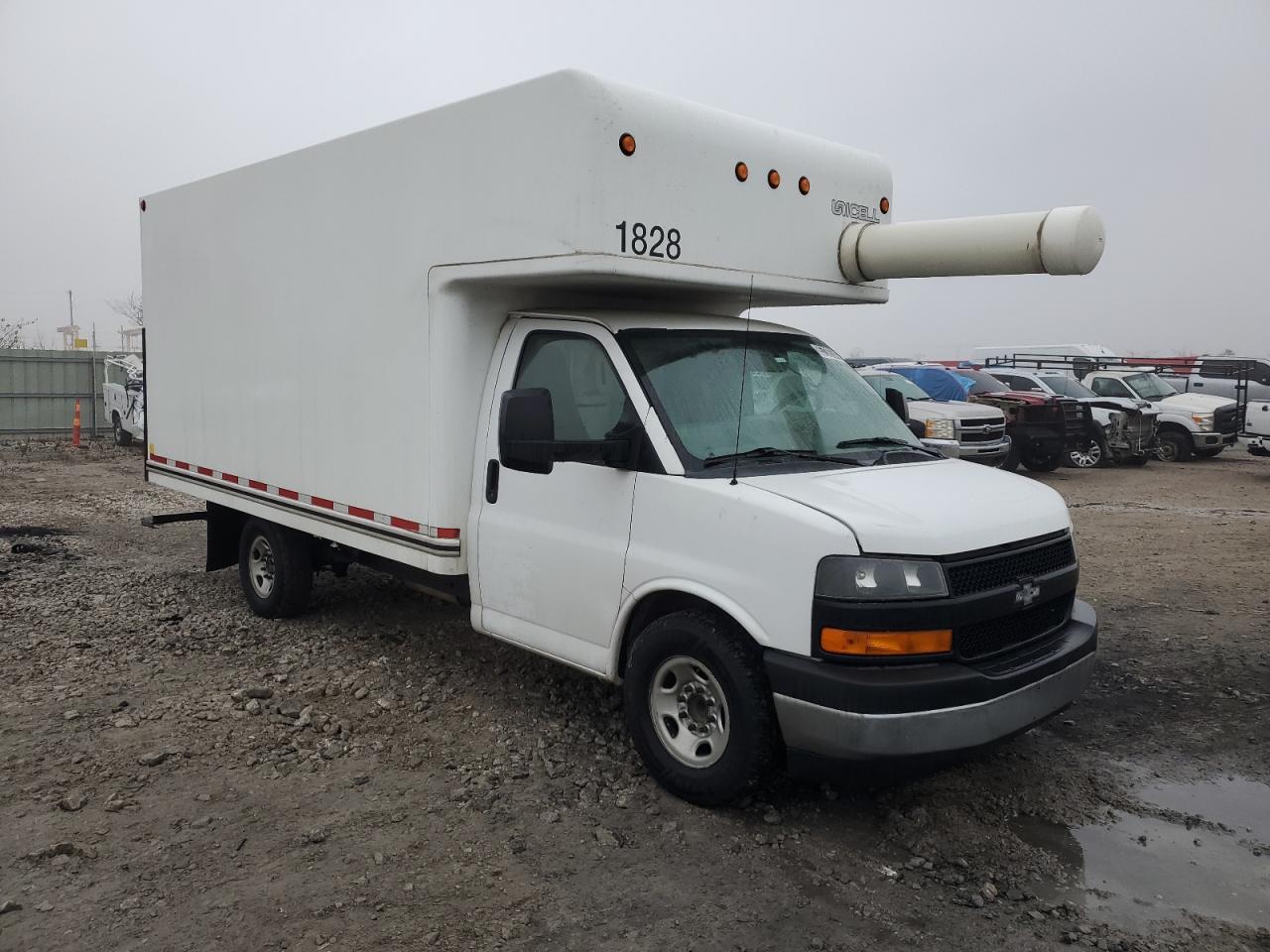 2018 Chevrolet Express - Image 4