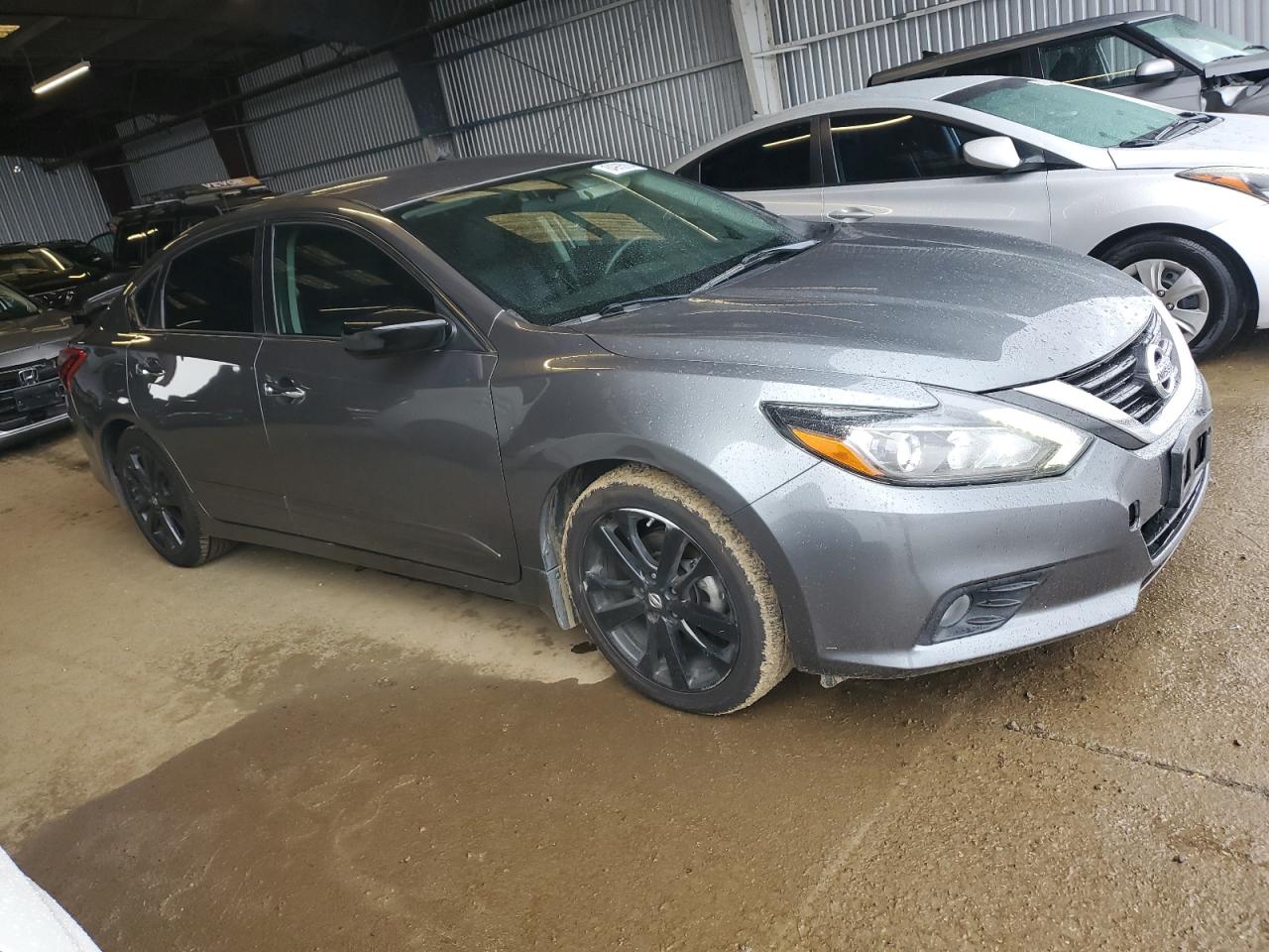 2017 Nissan Altima - Image 4