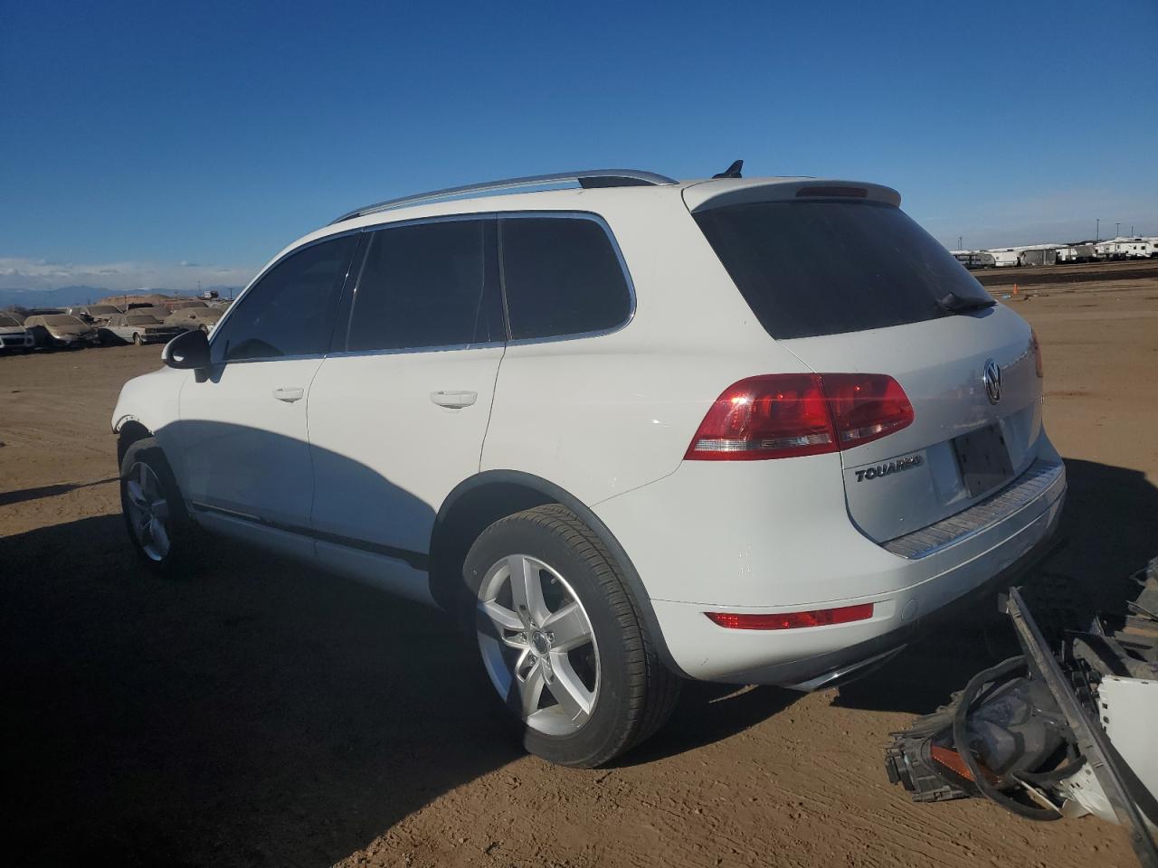 2014 Volkswagen Touareg - Image 2