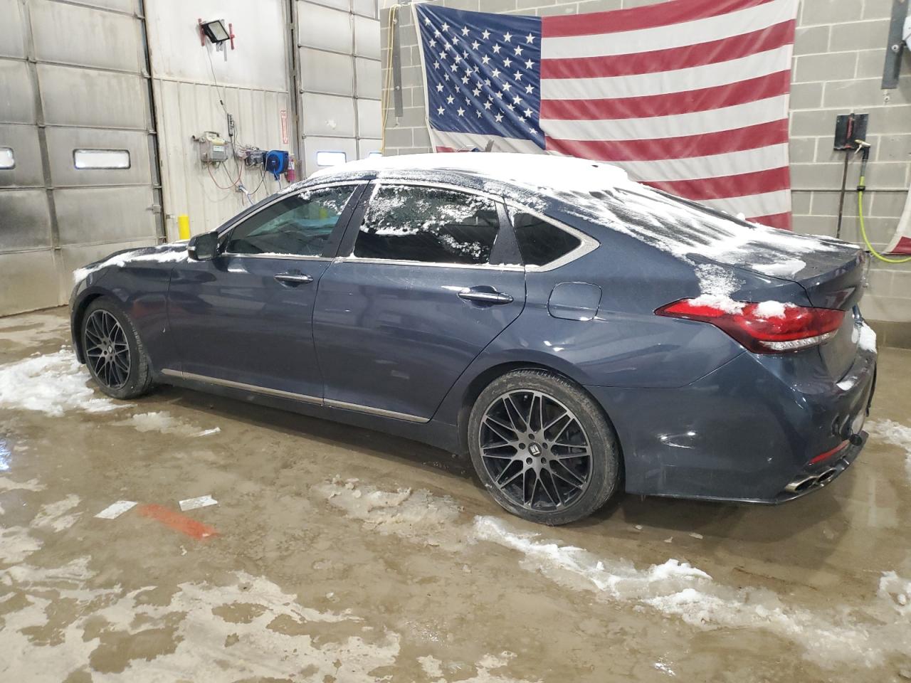 2015 Hyundai Genesis - Image 2