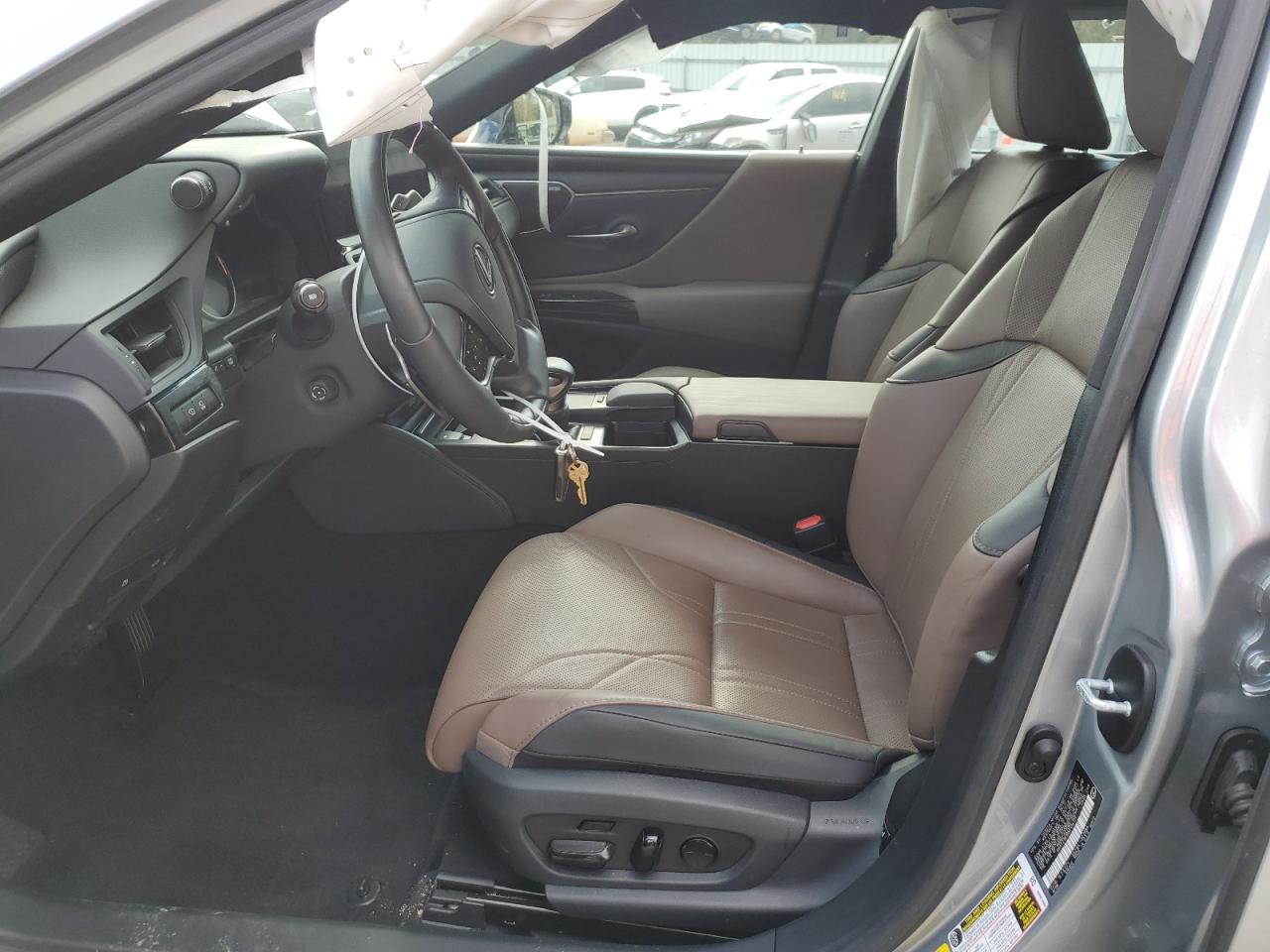 2022 Lexus ES - Image 7