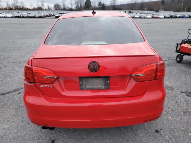 Sedans VOLKSWAGEN JETTA 2013 Czerwony