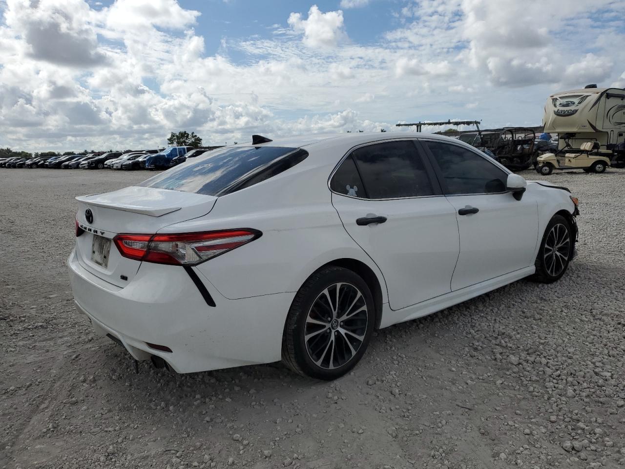 VIN 4T1B11HK4KU786264 2019 TOYOTA CAMRY no.3