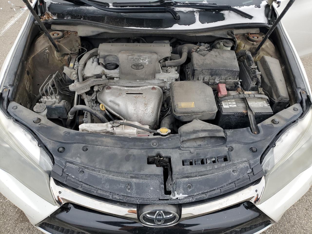 2015 Toyota Camry - Image 11
