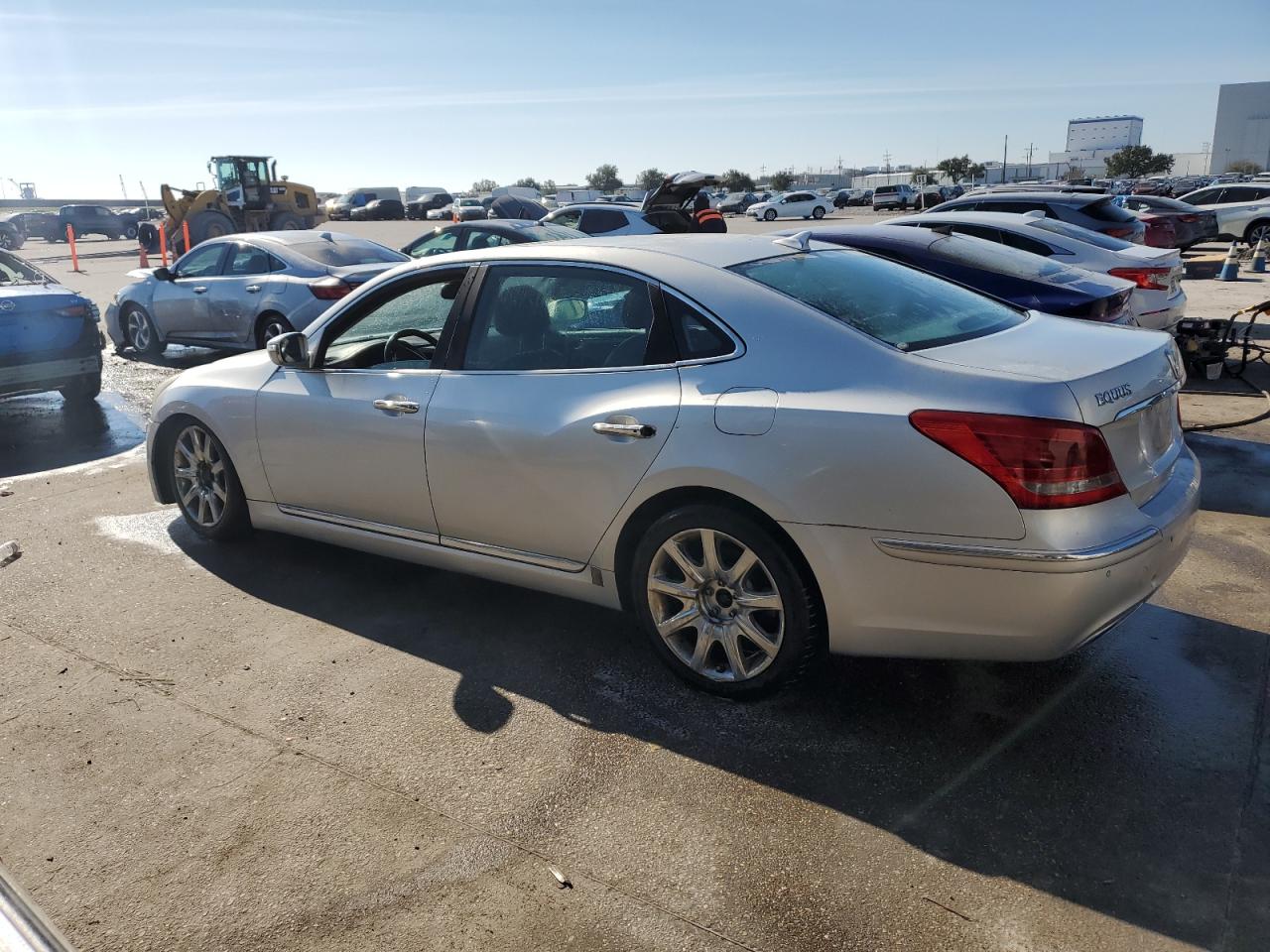 2013 Hyundai Equus - Image 2