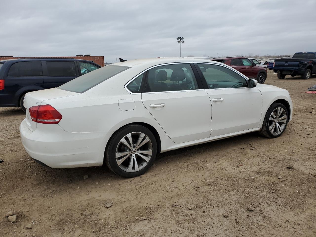 VIN 1VWBP7A39DC118796 2013 VOLKSWAGEN PASSAT no.3