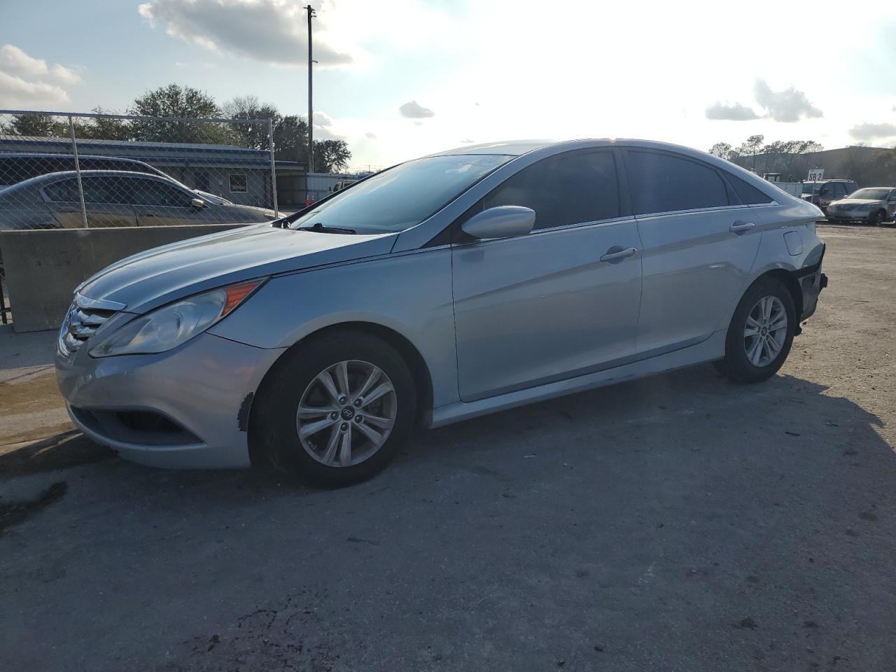 VIN 5NPEB4AC0EH917319 2014 HYUNDAI SONATA no.1