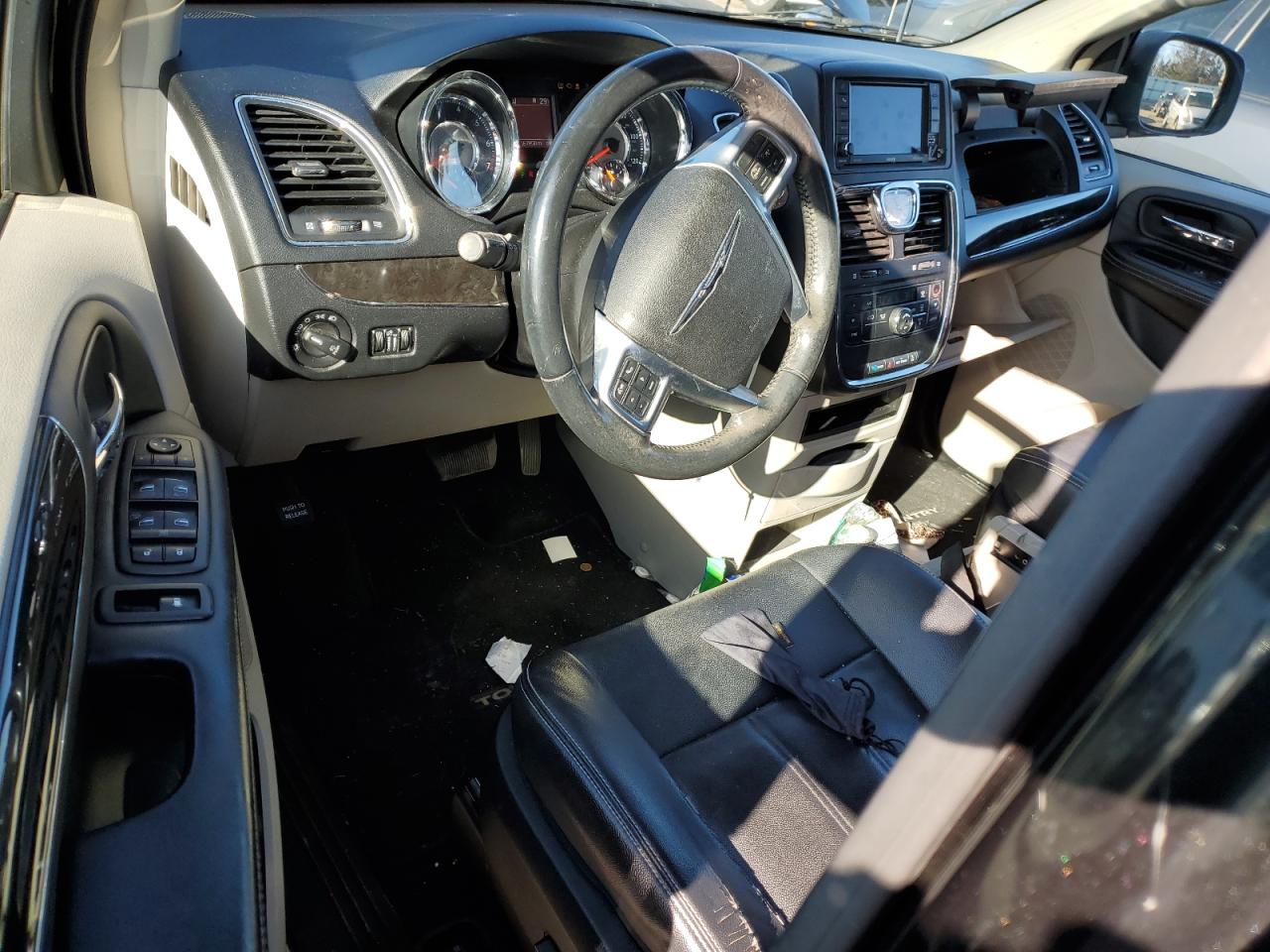 2013 Chrysler Town & Country - Image 8