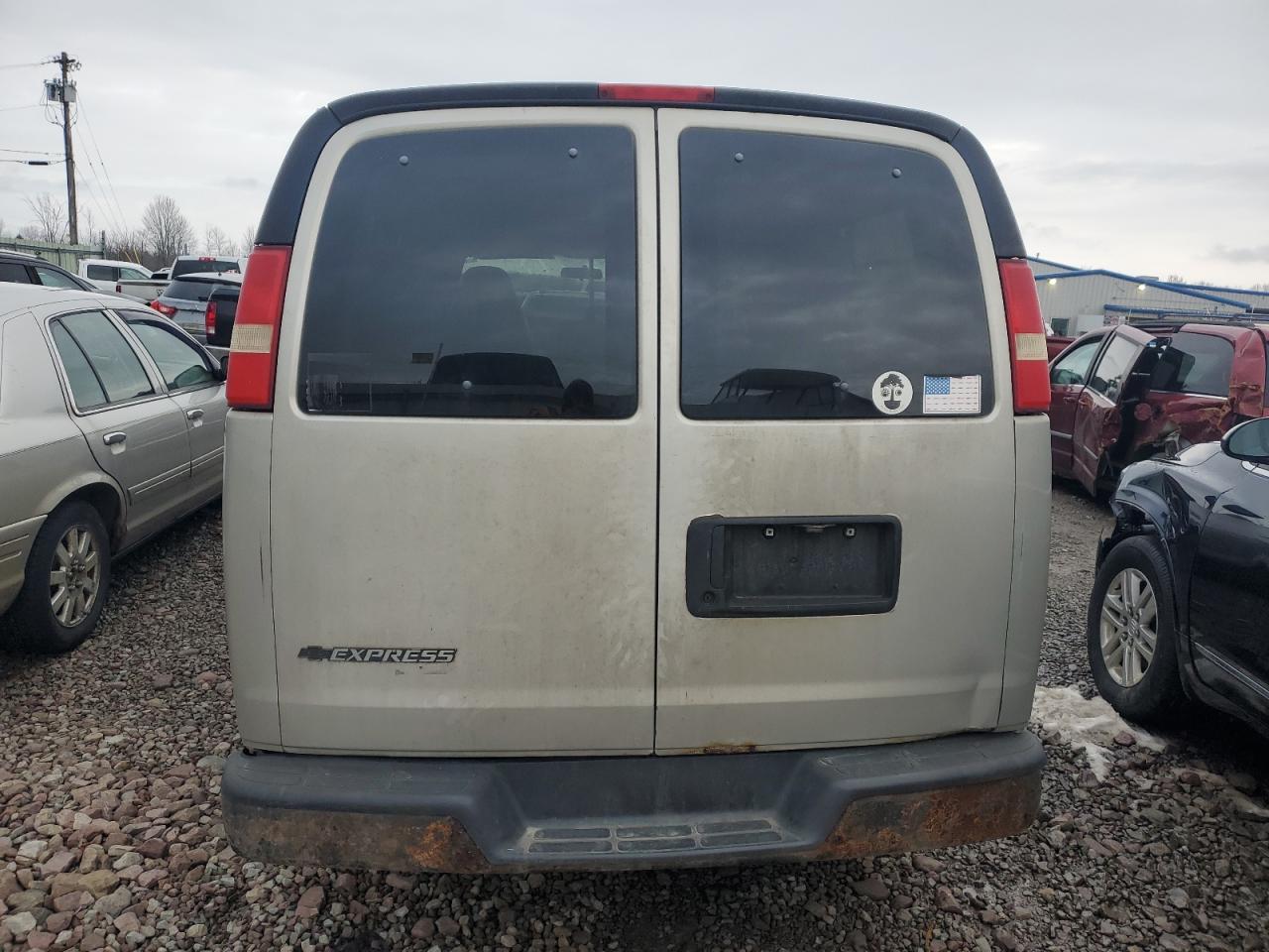 2009 Chevrolet Express - Image 6