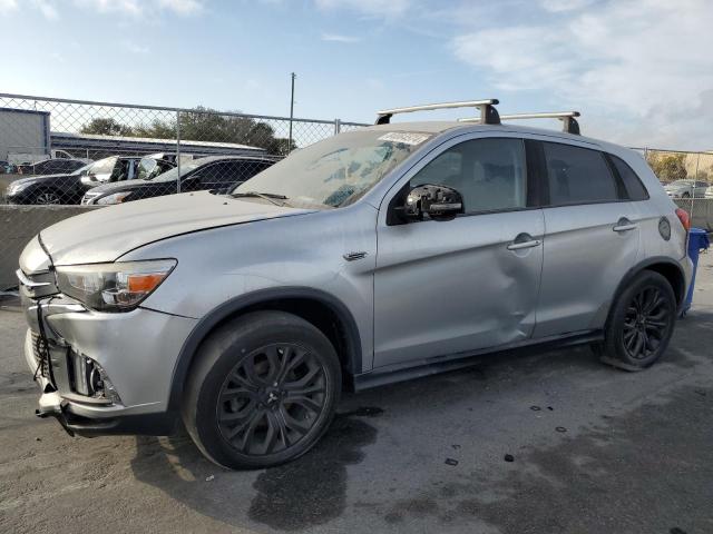  MITSUBISHI OUTLANDER 2018 Srebrny