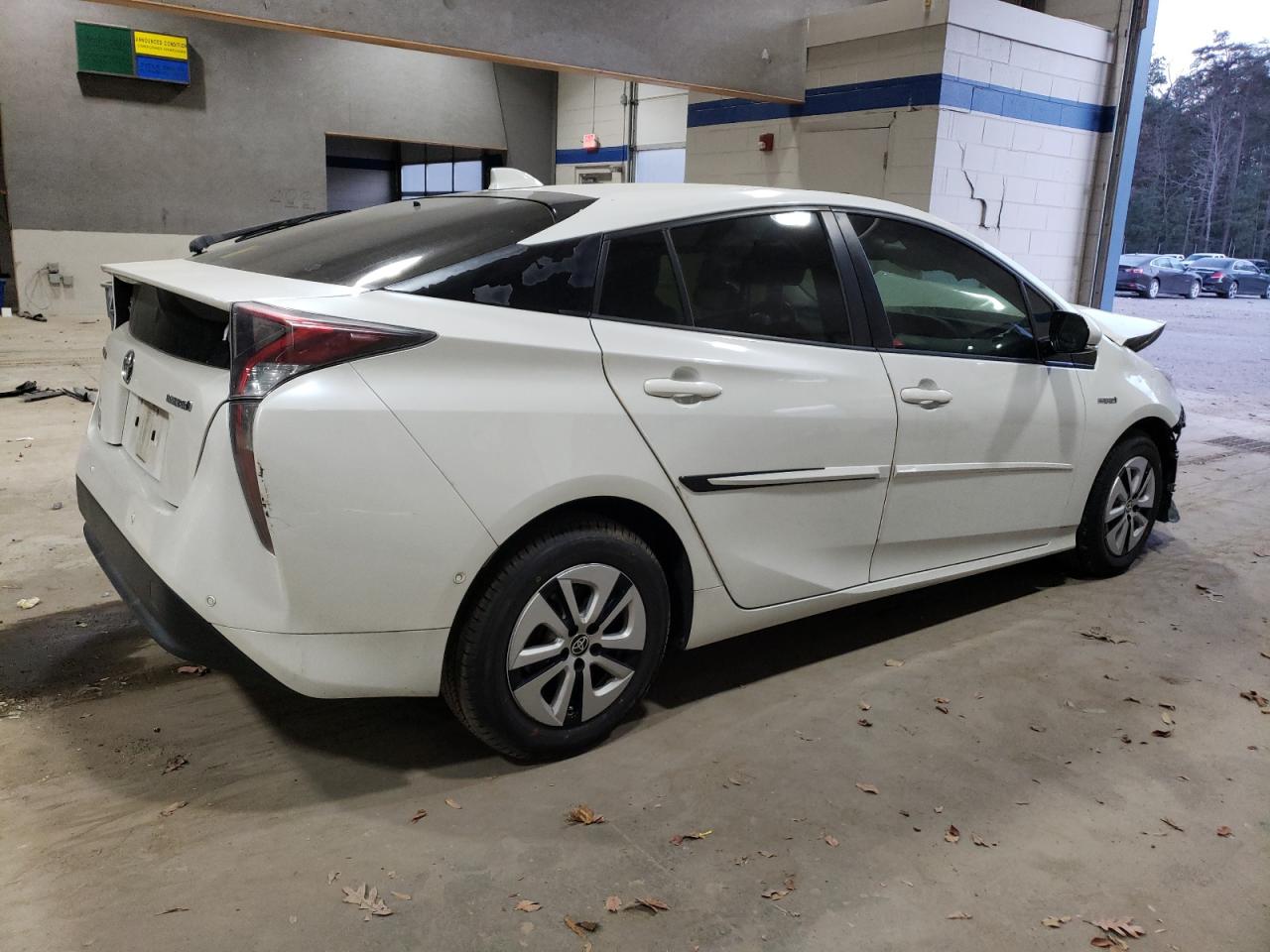 VIN JTDKARFU6H3032577 2017 TOYOTA PRIUS no.3