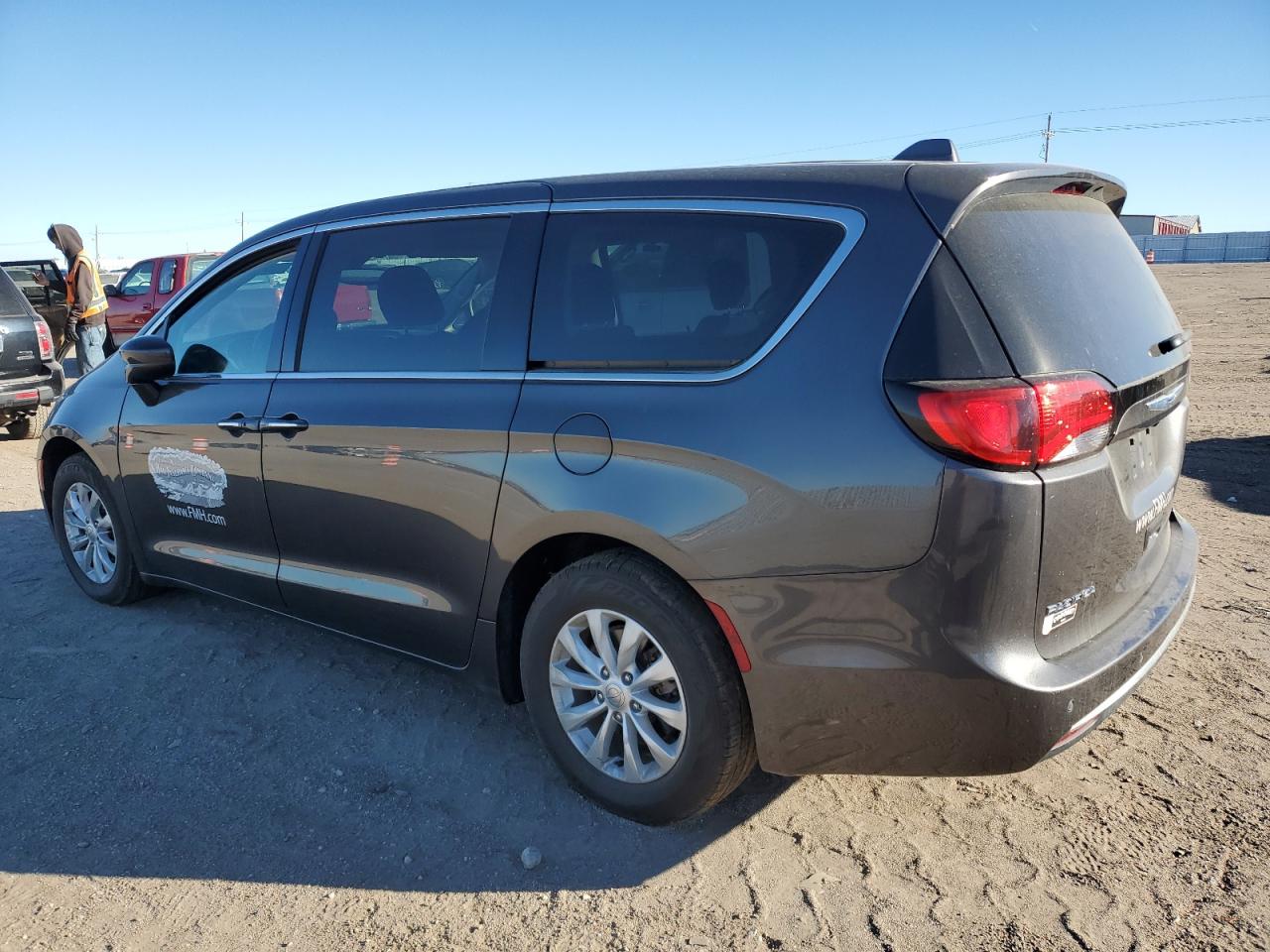 2019 Chrysler Pacifica - Image 2