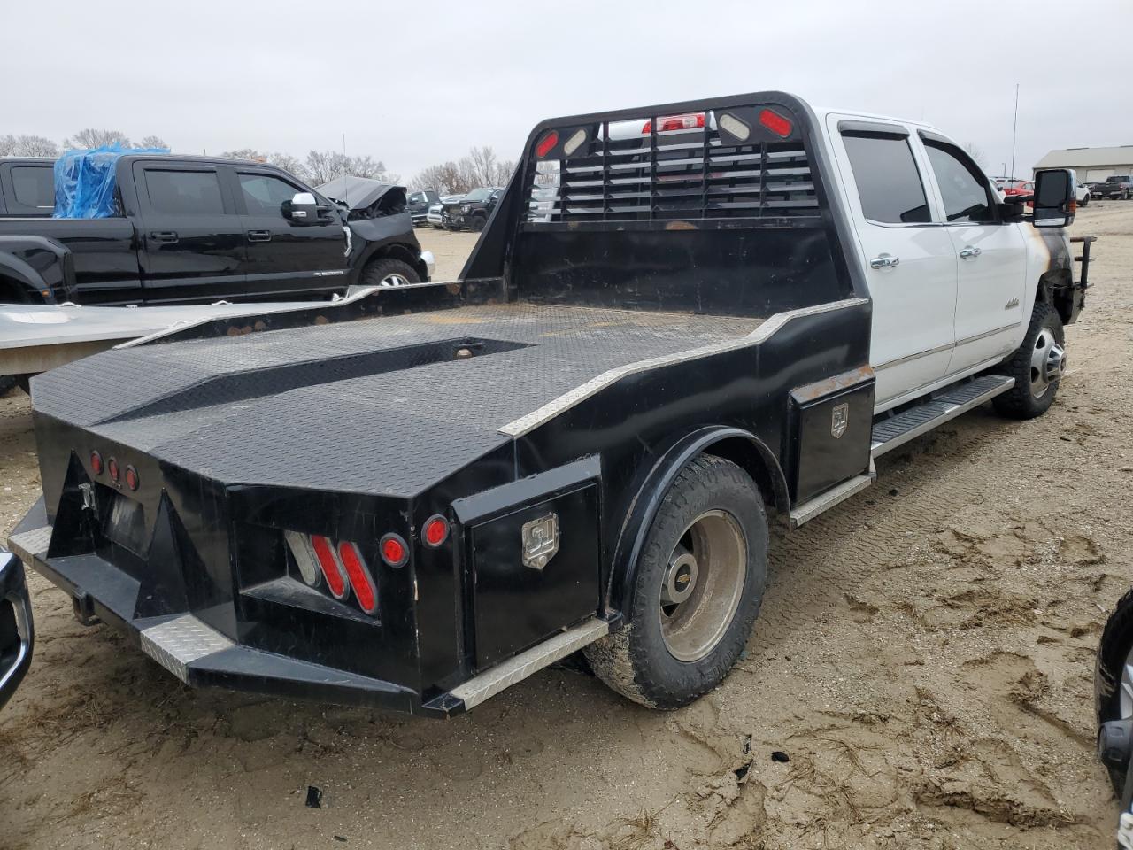 2016 Chevrolet Silverado - Image 3