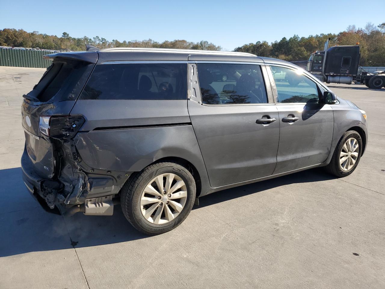 2016 Kia Sedona - Image 3