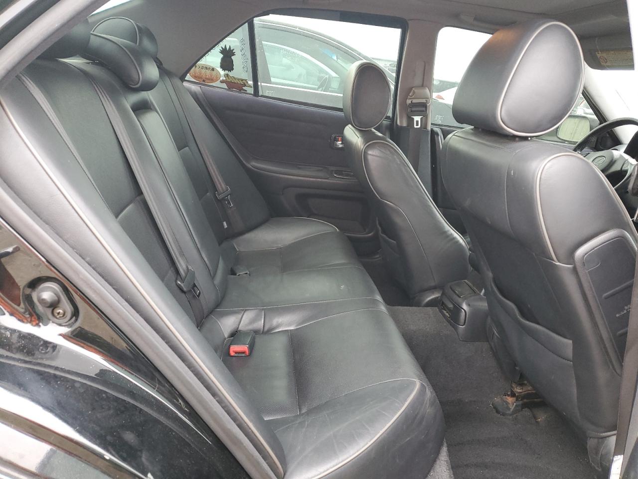 2003 Lexus IS - Image 10