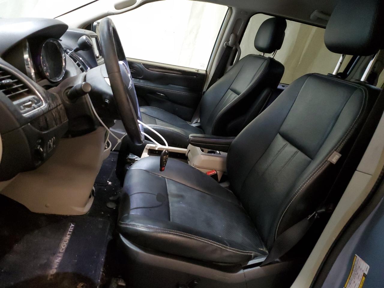 2016 Chrysler Town & Country Touring L VIN: 2C4RC1CG2GR240437 Lot: 86421654