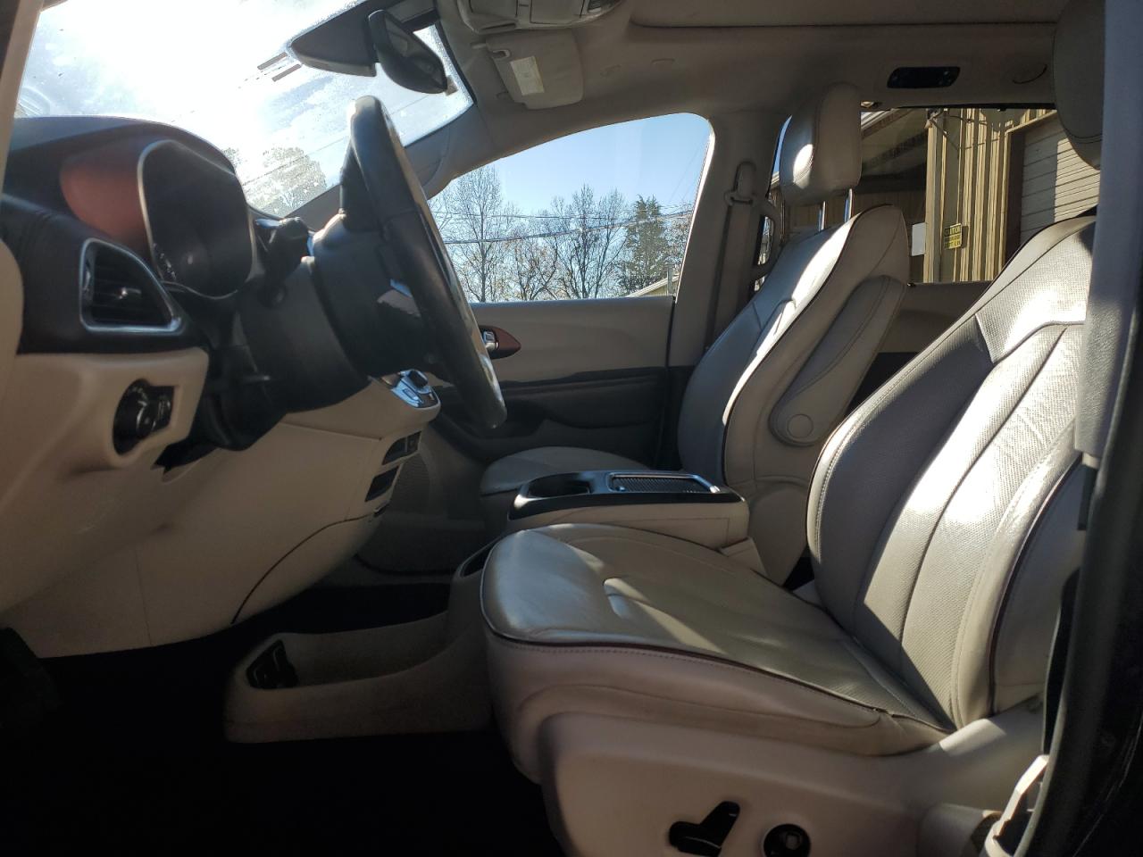2020 Chrysler Pacifica - Image 7