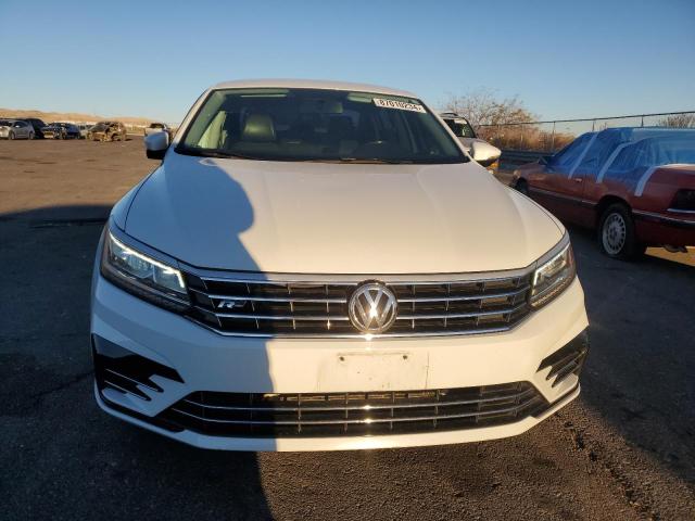  VOLKSWAGEN PASSAT 2017 Білий