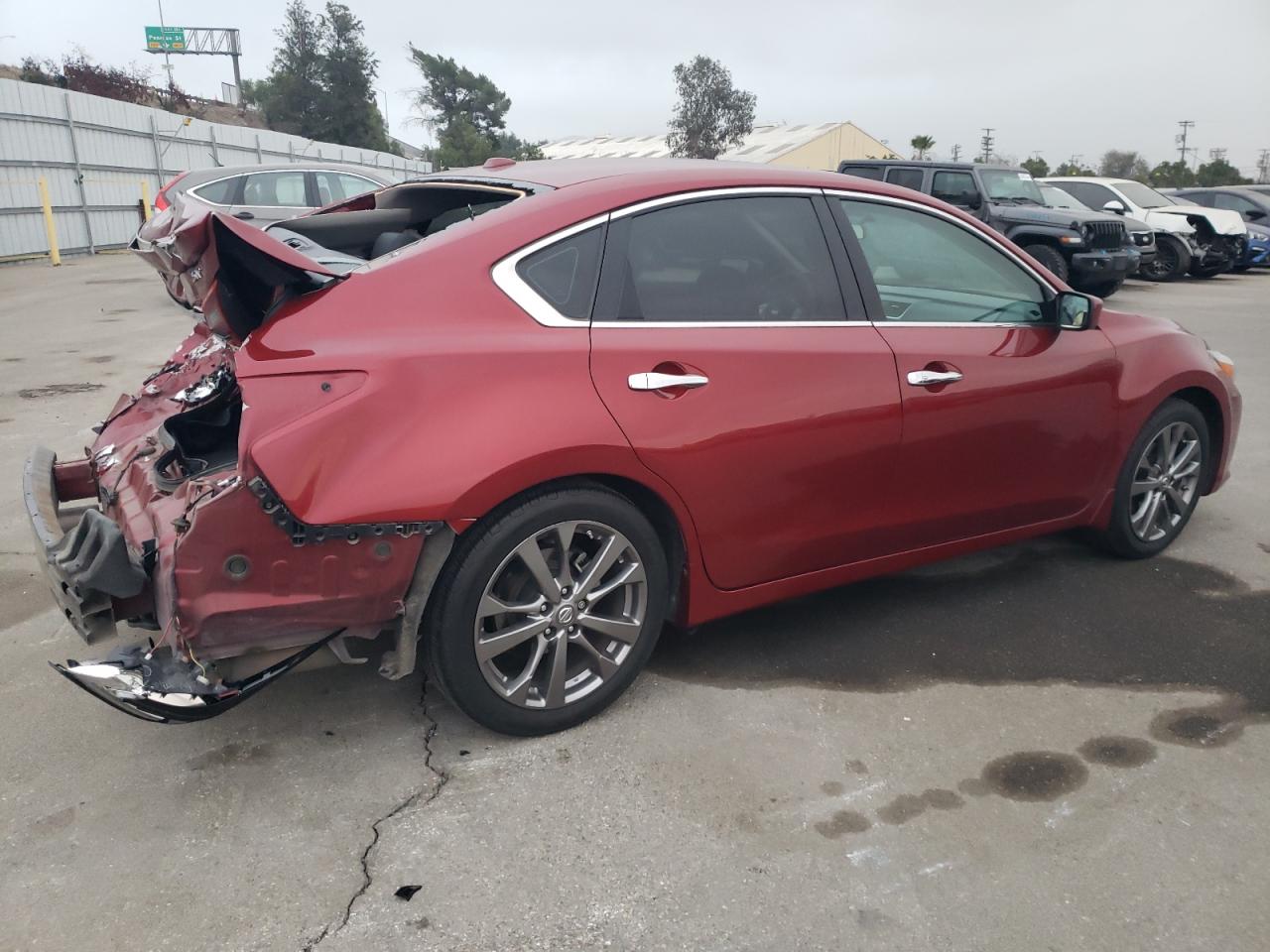 VIN 1N4AL3AP8JC213700 2018 NISSAN ALTIMA no.3