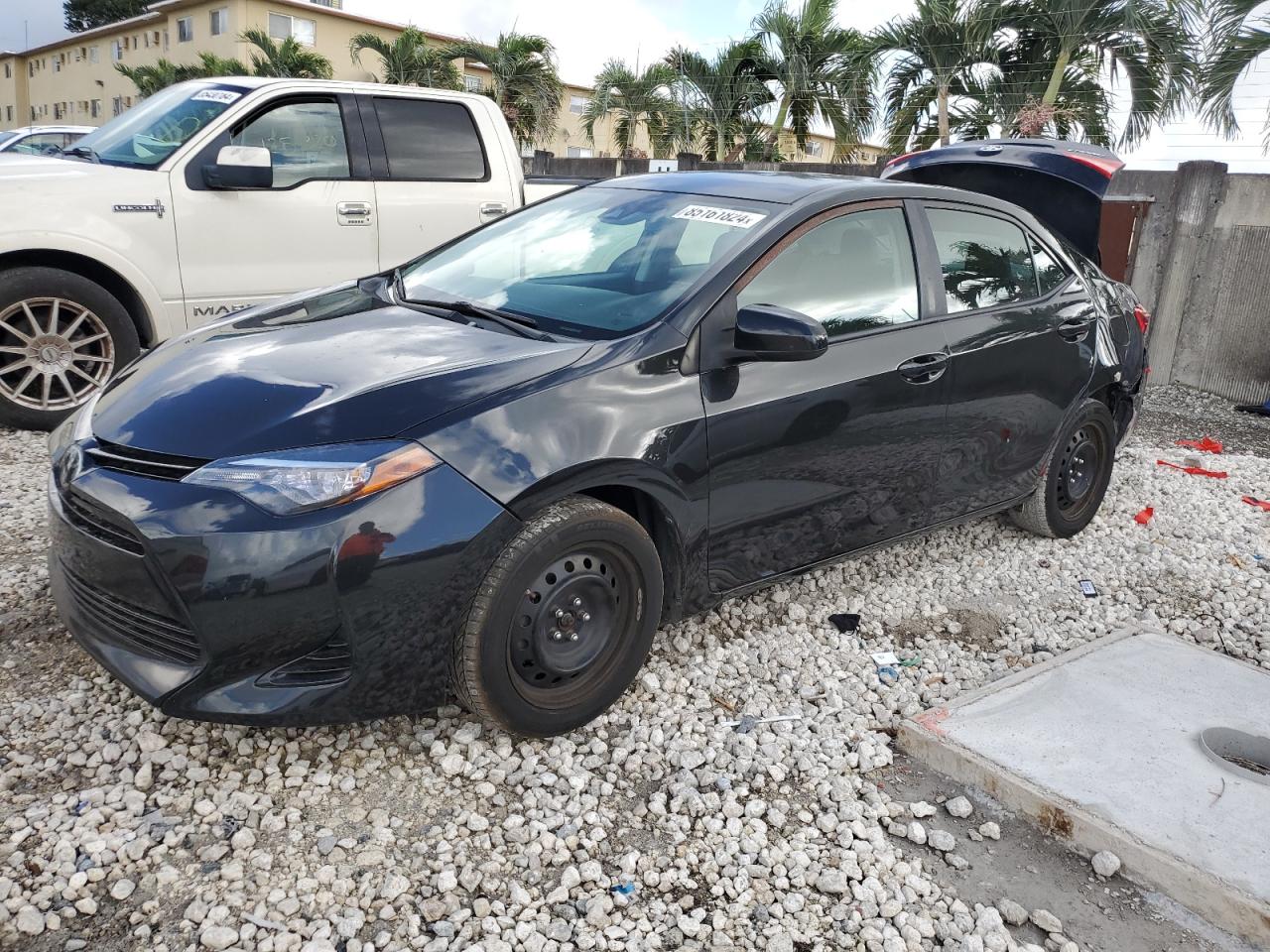 VIN 5YFBURHE2HP669258 2017 TOYOTA COROLLA no.1