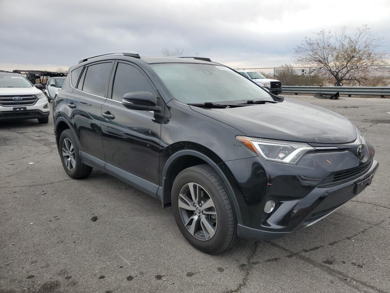 VIN 2T3RFREVXJW784327 2018 TOYOTA RAV4 no.4