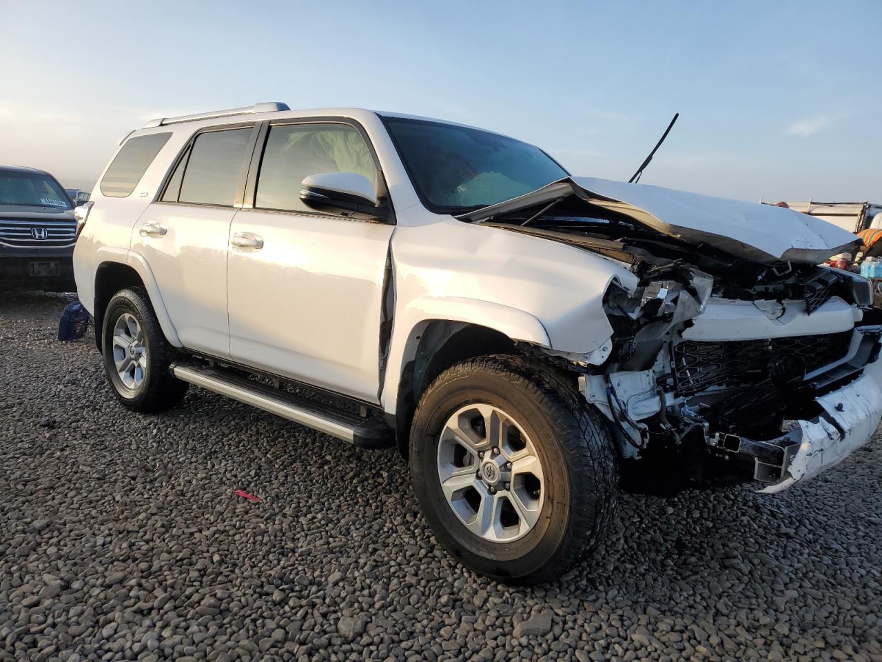 VIN JTEBU5JRXJ5517653 2018 TOYOTA 4RUNNER no.4