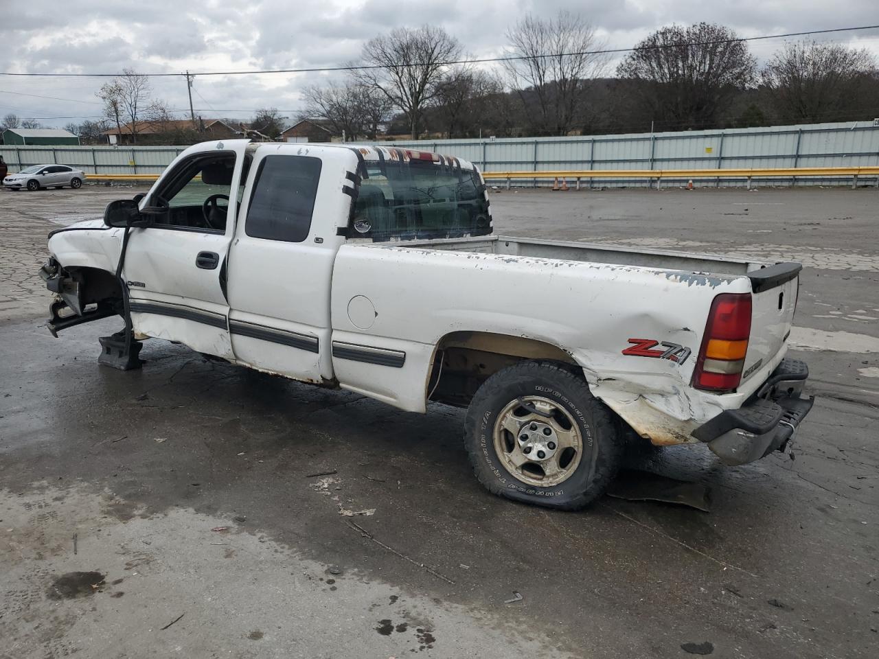 2000 Chevrolet Silverado - Image 2