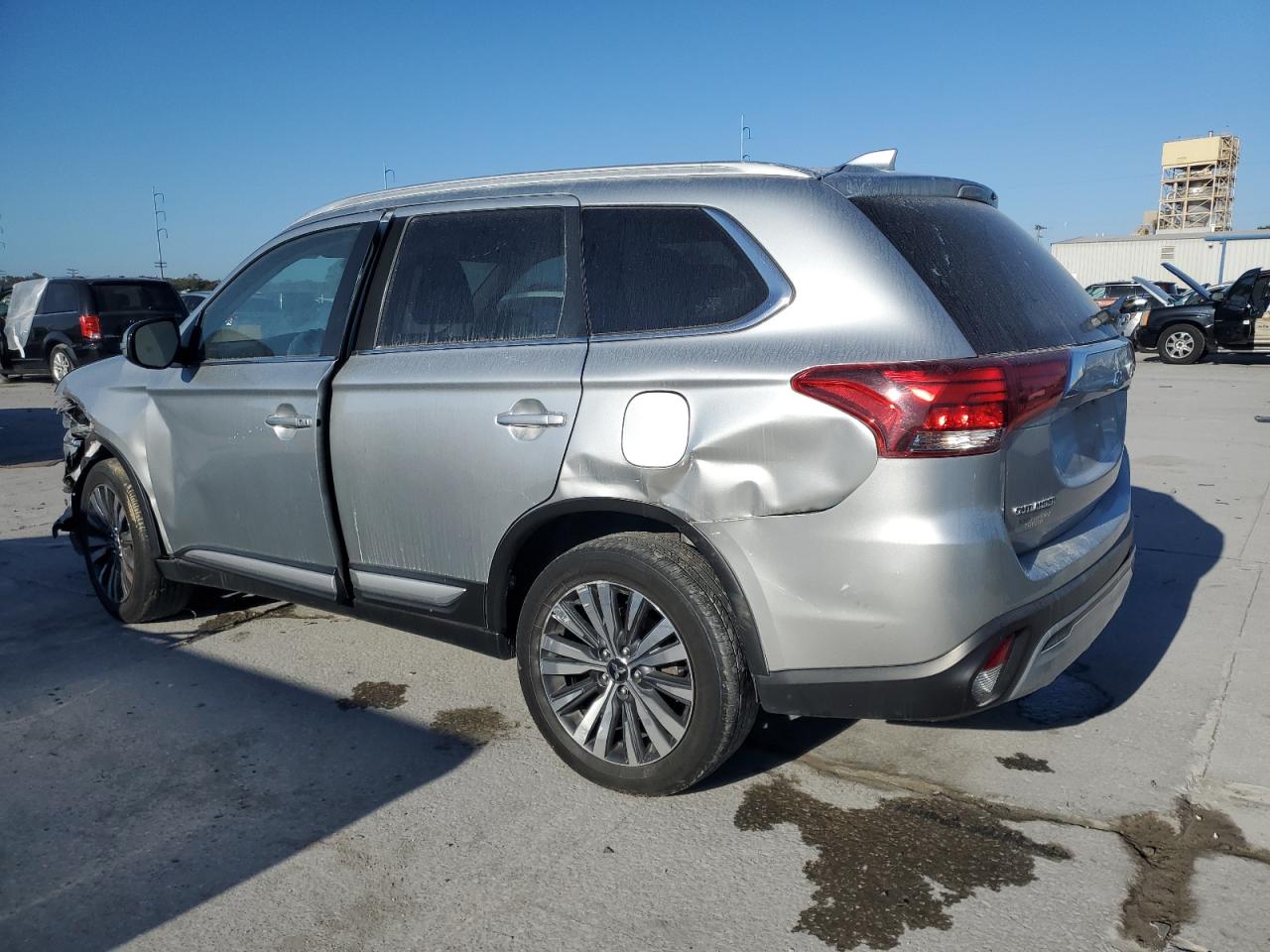 2020 Mitsubishi Outlander - Image 2