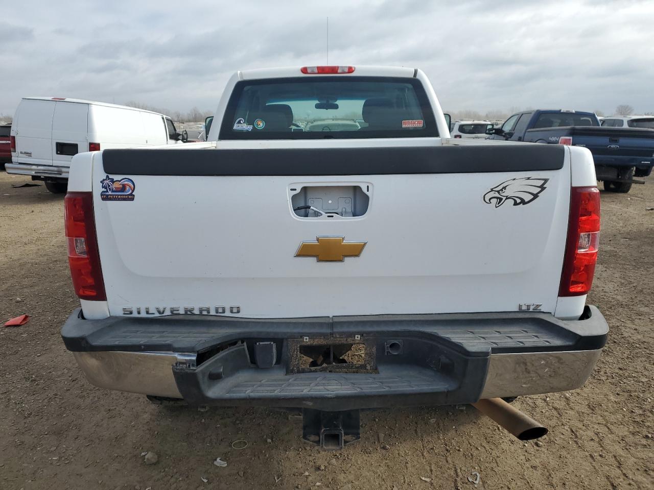 2011 Chevrolet Silverado - Image 6