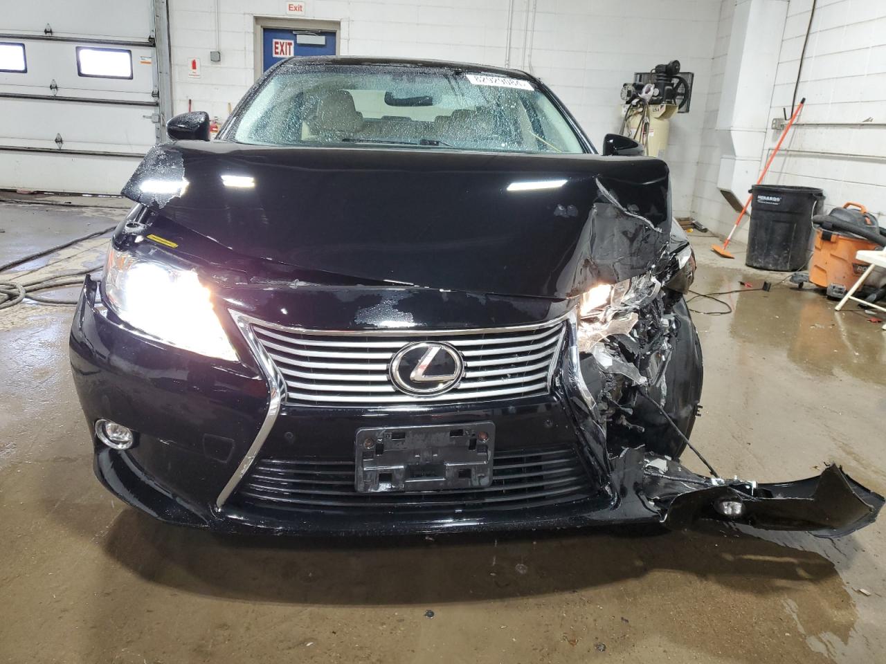 2014 Lexus ES - Image 5