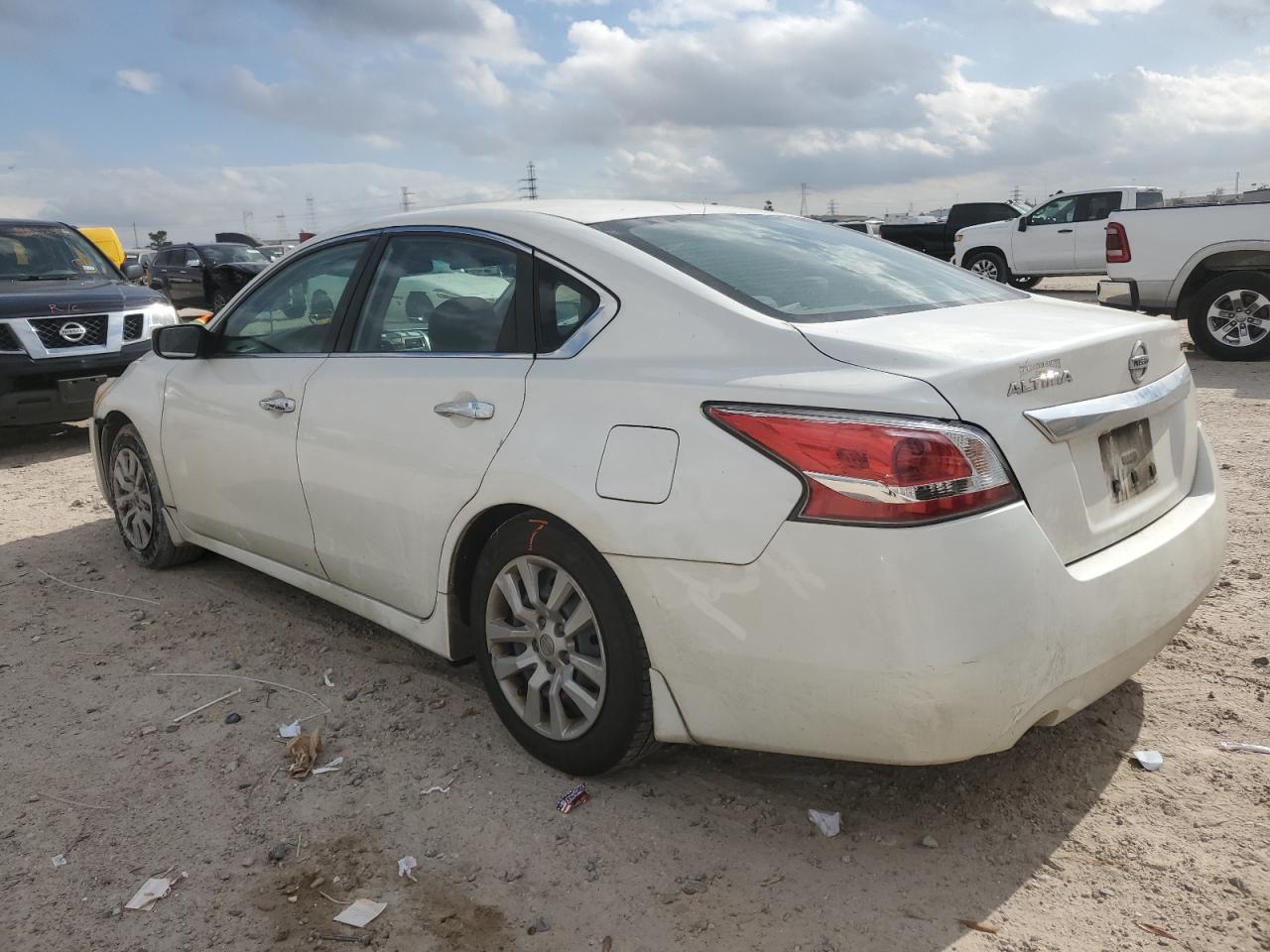 2015 Nissan Altima - Image 2