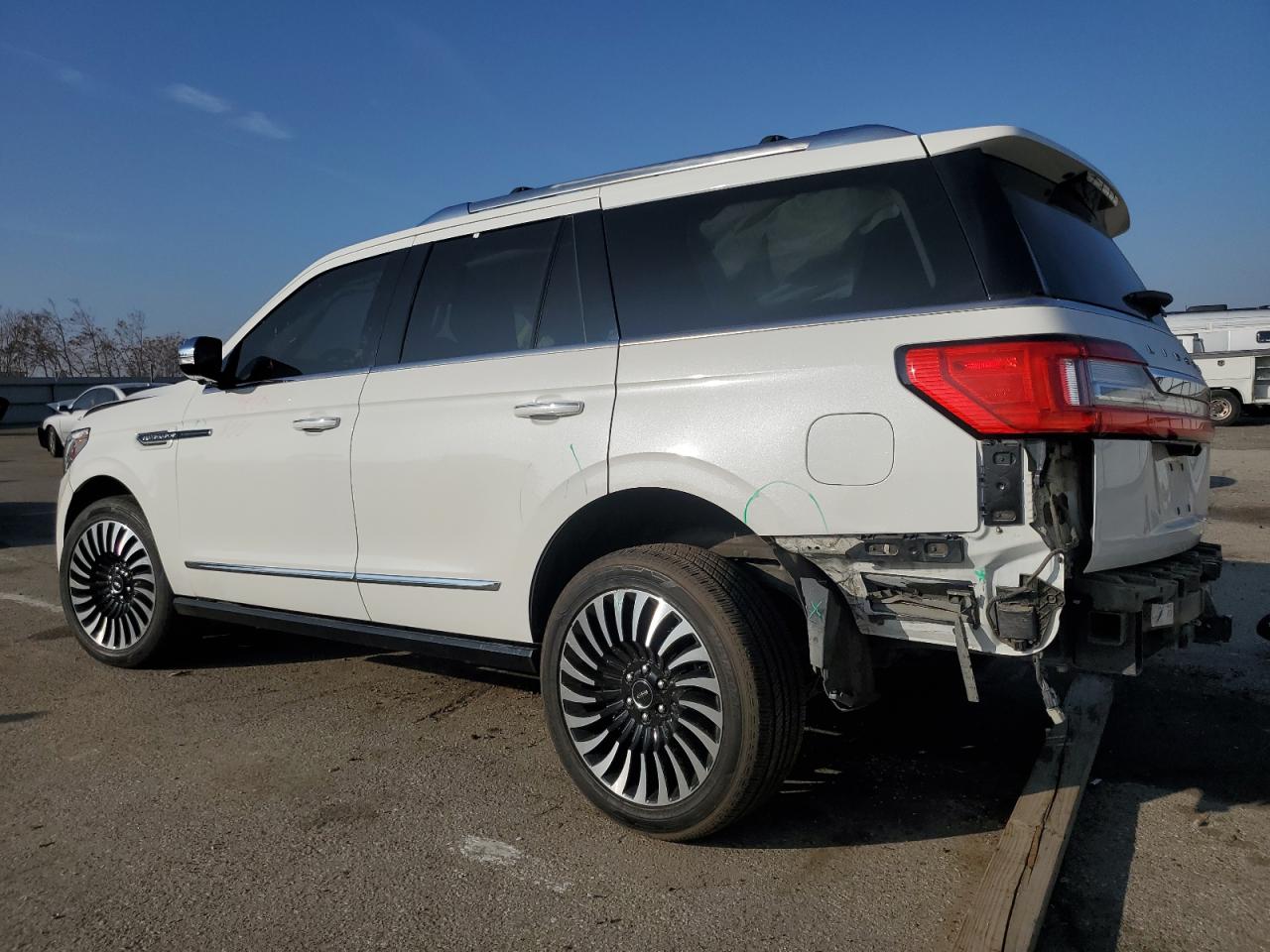 2020 Lincoln Navigator - Image 2