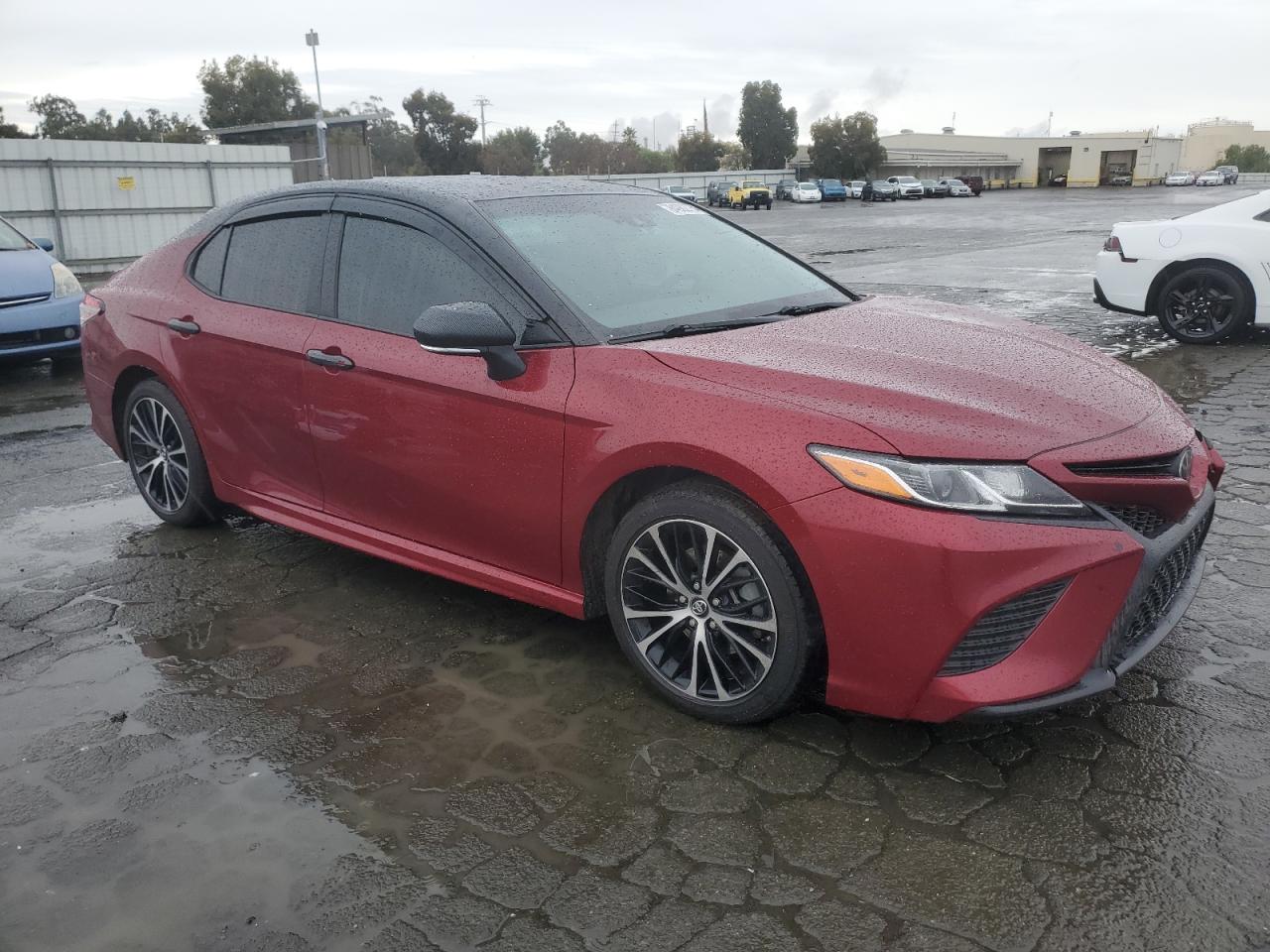 VIN 4T1B11HKXJU663423 2018 TOYOTA CAMRY no.4