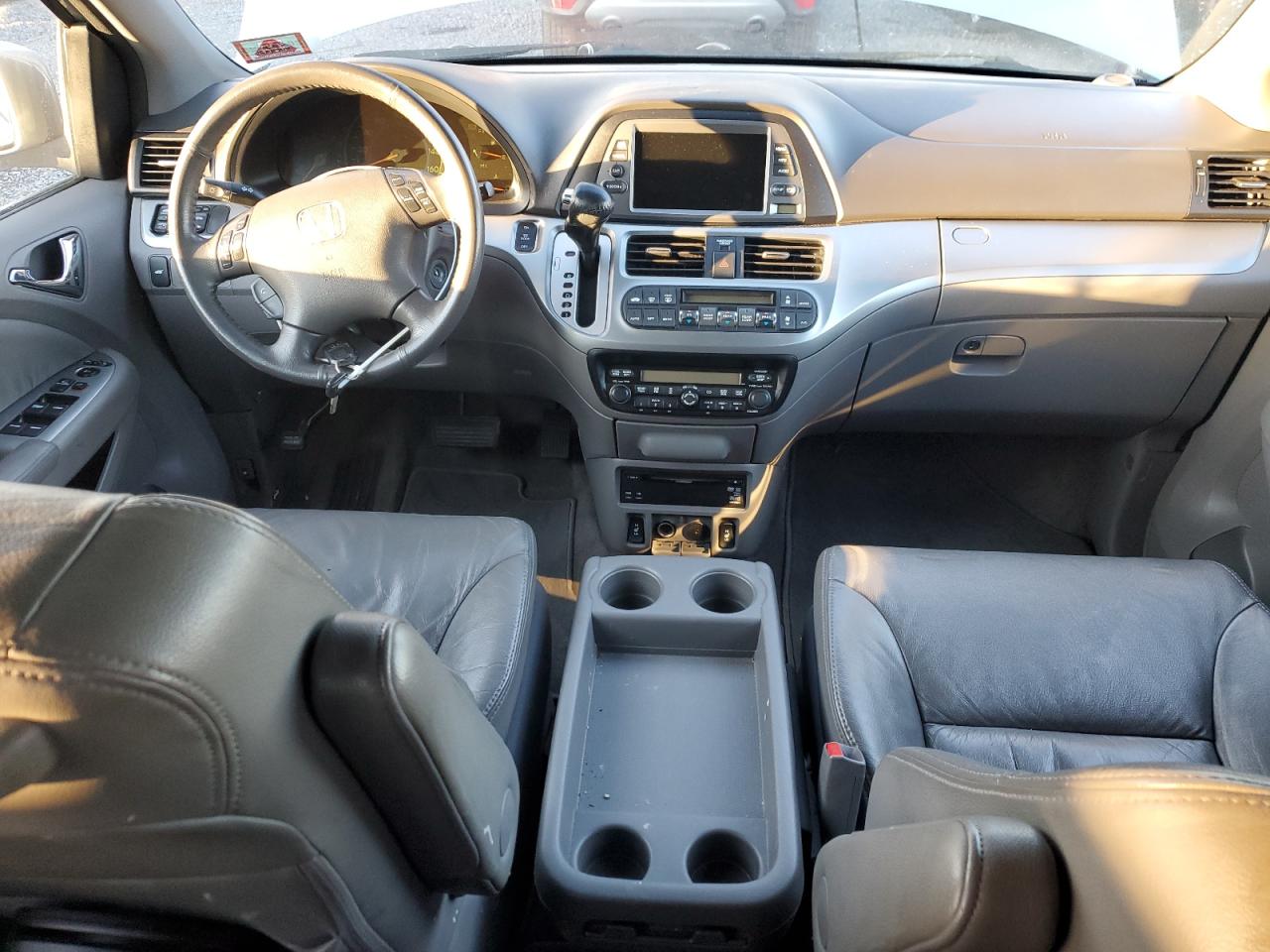 2010 Honda Odyssey - Image 8