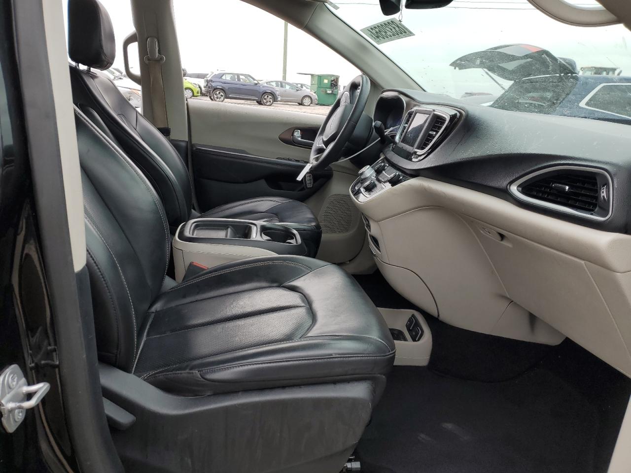 2020 Chrysler Voyager - Image 7