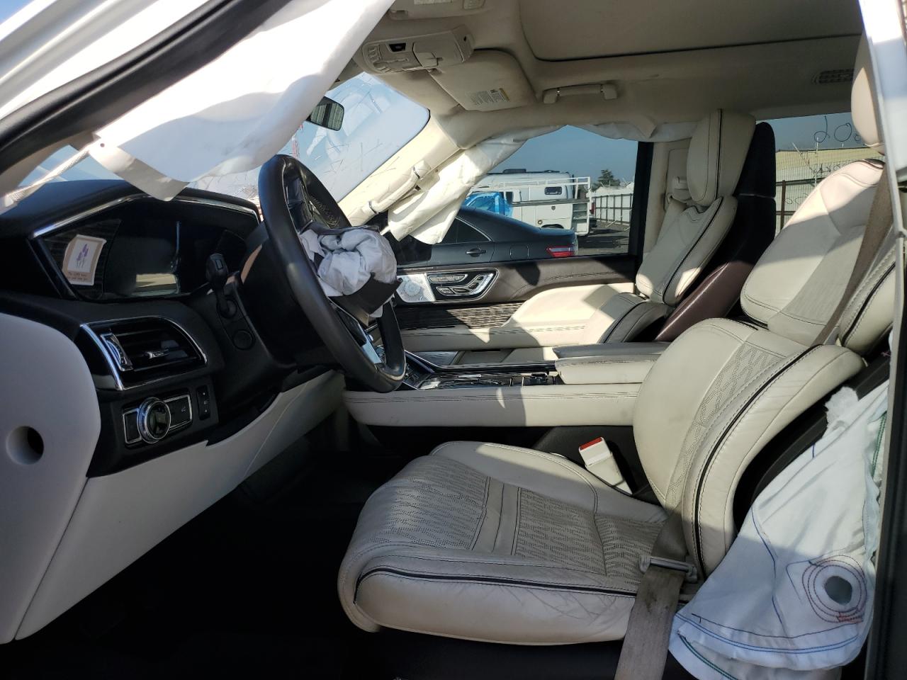 2020 Lincoln Navigator - Image 7