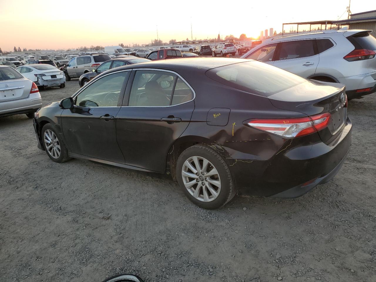 VIN JTNB11HK2J3026483 2018 TOYOTA CAMRY no.2