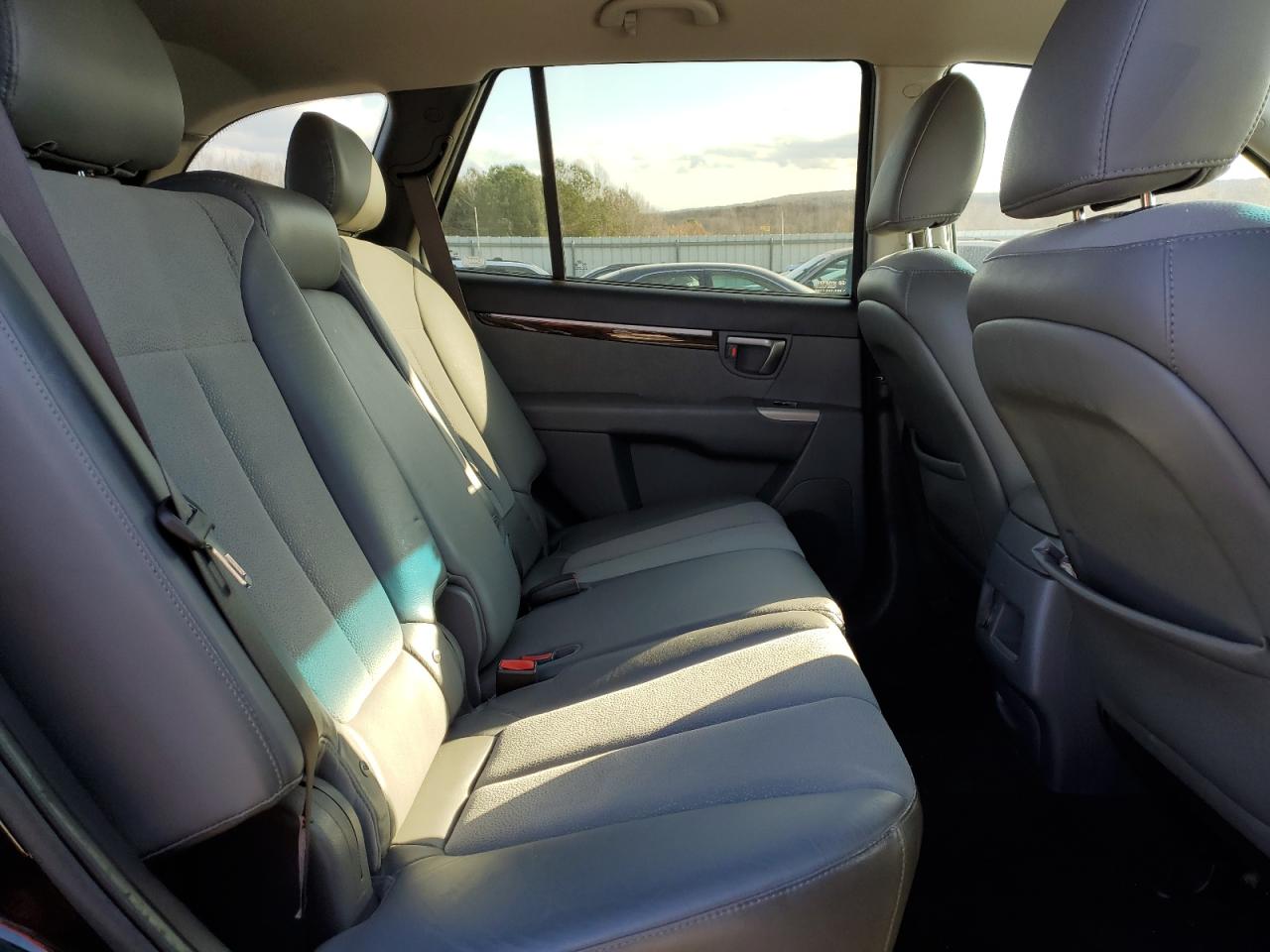 2012 Hyundai Santa Fe - Image 11