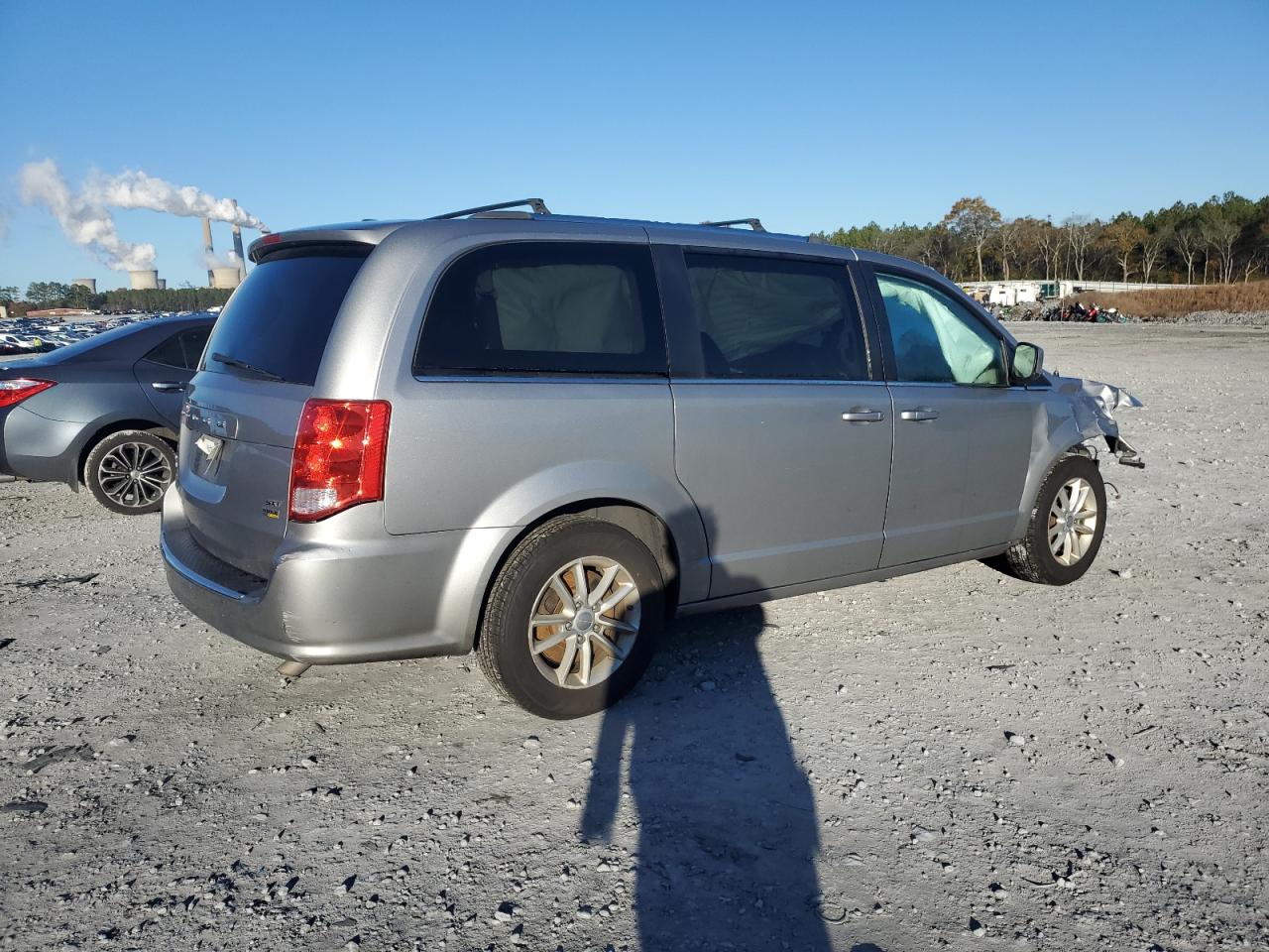 VIN 2C4RDGCG3JR240728 2018 DODGE CARAVAN no.3