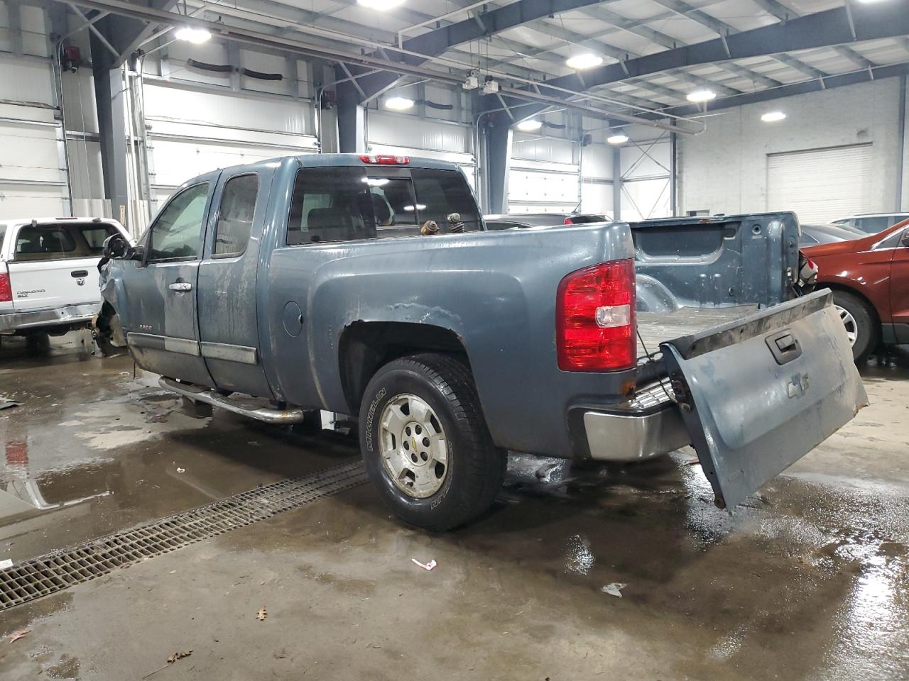2010 Chevrolet Silverado - Image 2