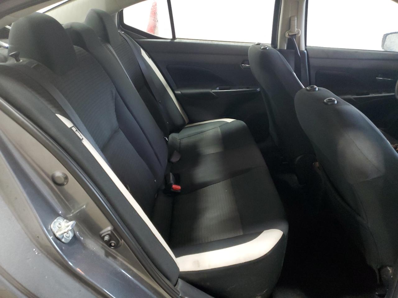 2021 Nissan Versa - Image 10