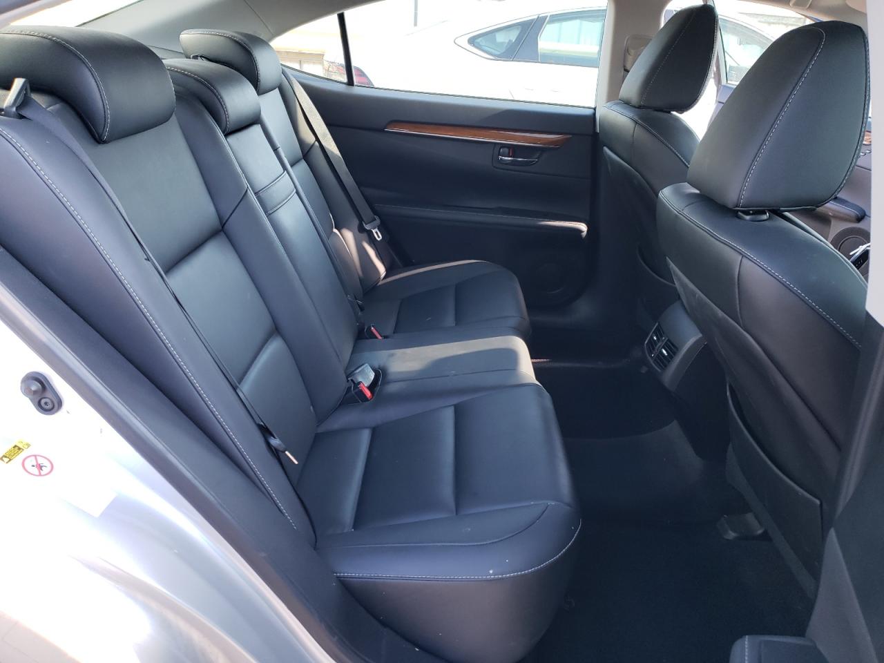 2013 Lexus ES - Image 11