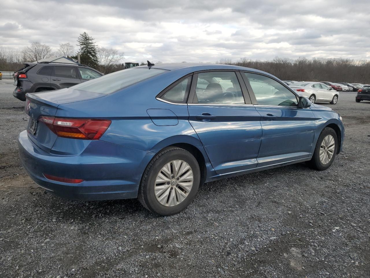 2019 Volkswagen Jetta - Image 3