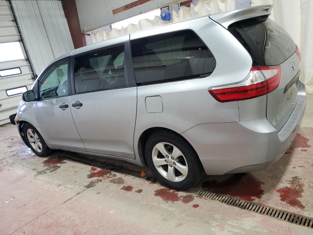 5TDZK3DCXGS727550 2016 TOYOTA SIENNA - Image 2