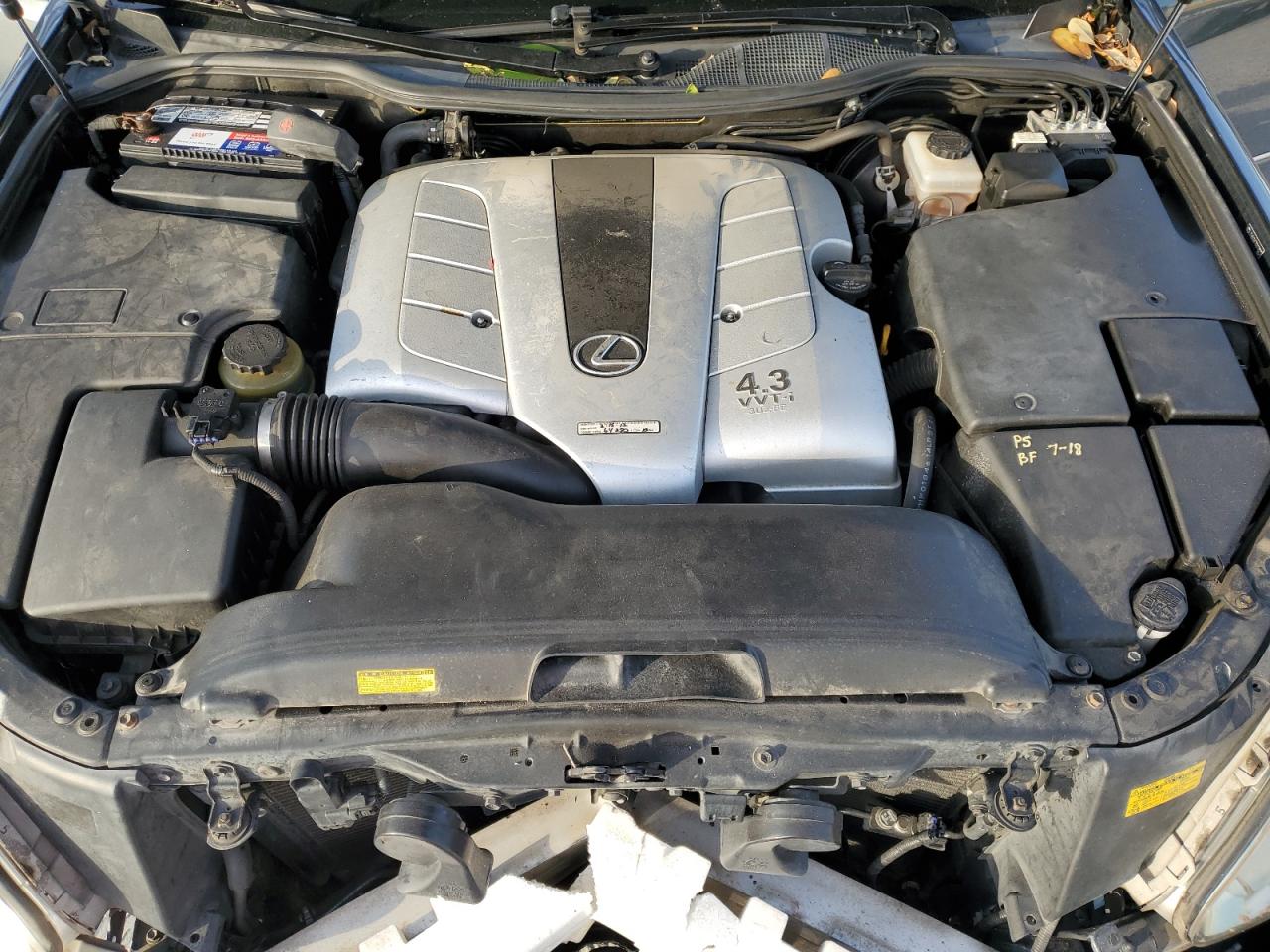 2005 Lexus LS - Image 11