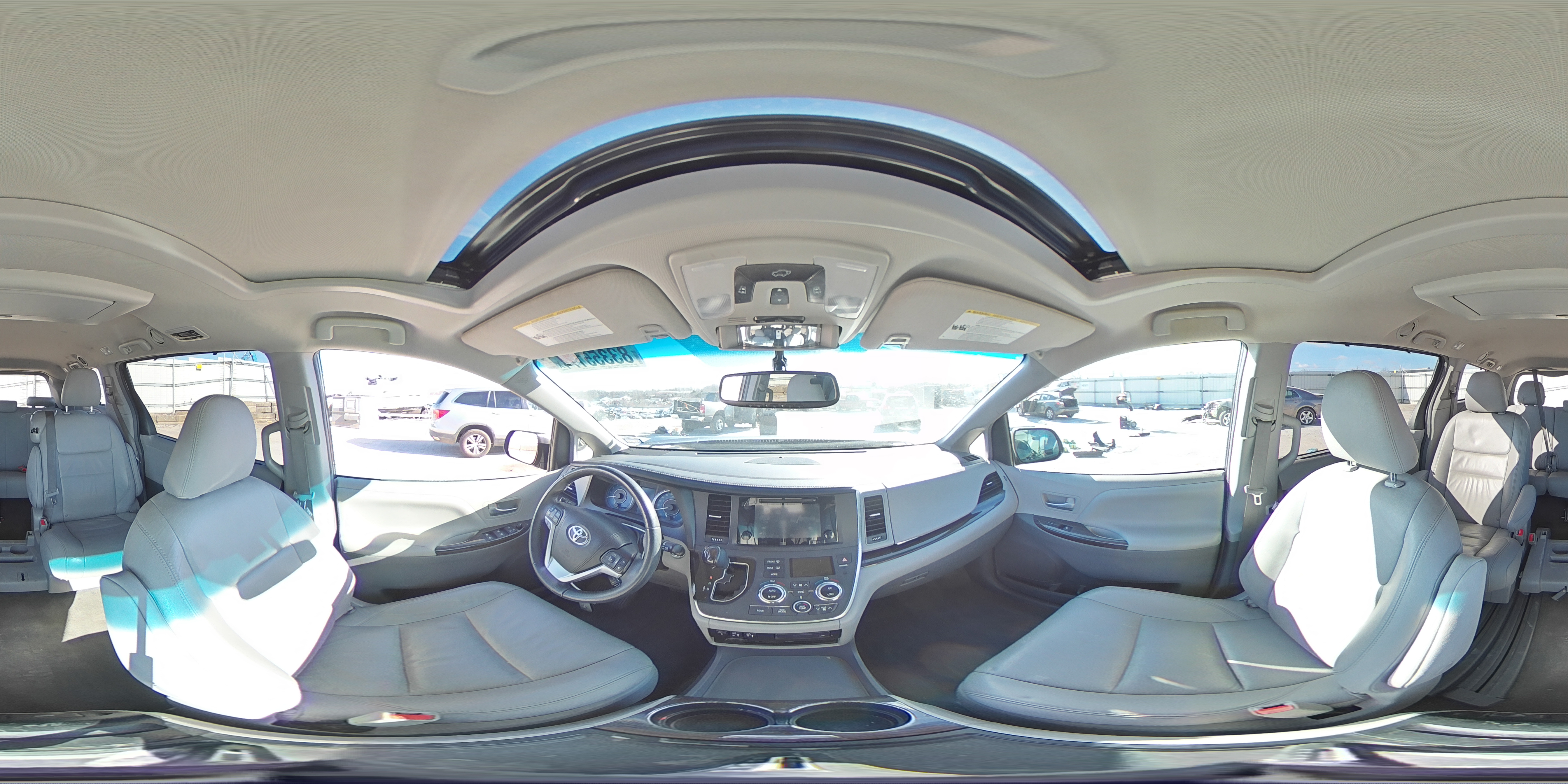 2017 Toyota Sienna - Image 14