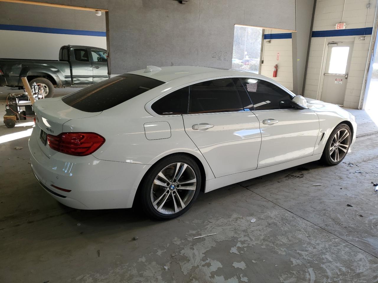 VIN WBA4A9C58GG507947 2016 BMW 4 SERIES no.3