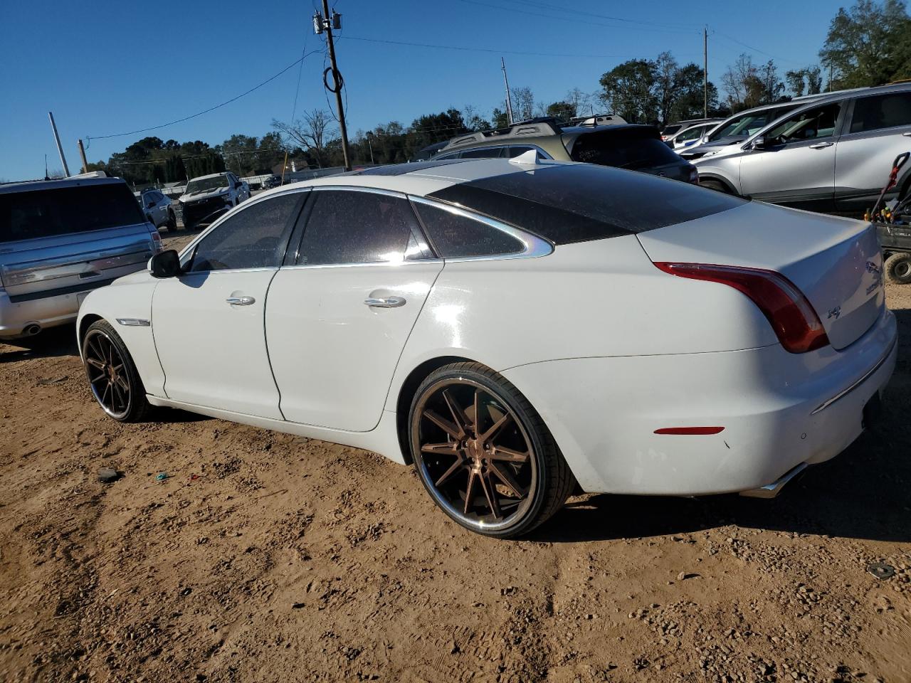 2013 Jaguar XJ - Image 2