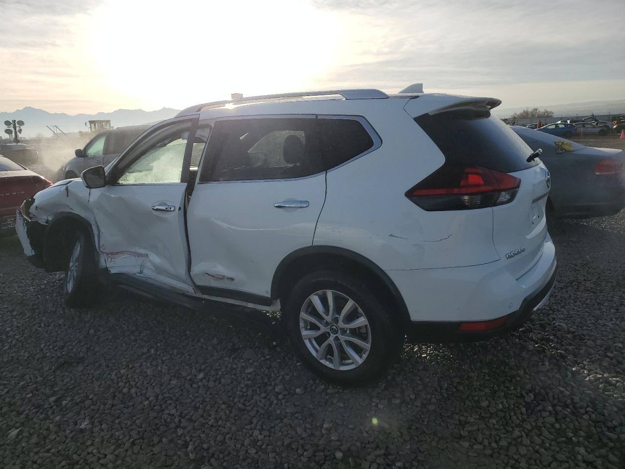2019 Nissan Rogue - Image 2