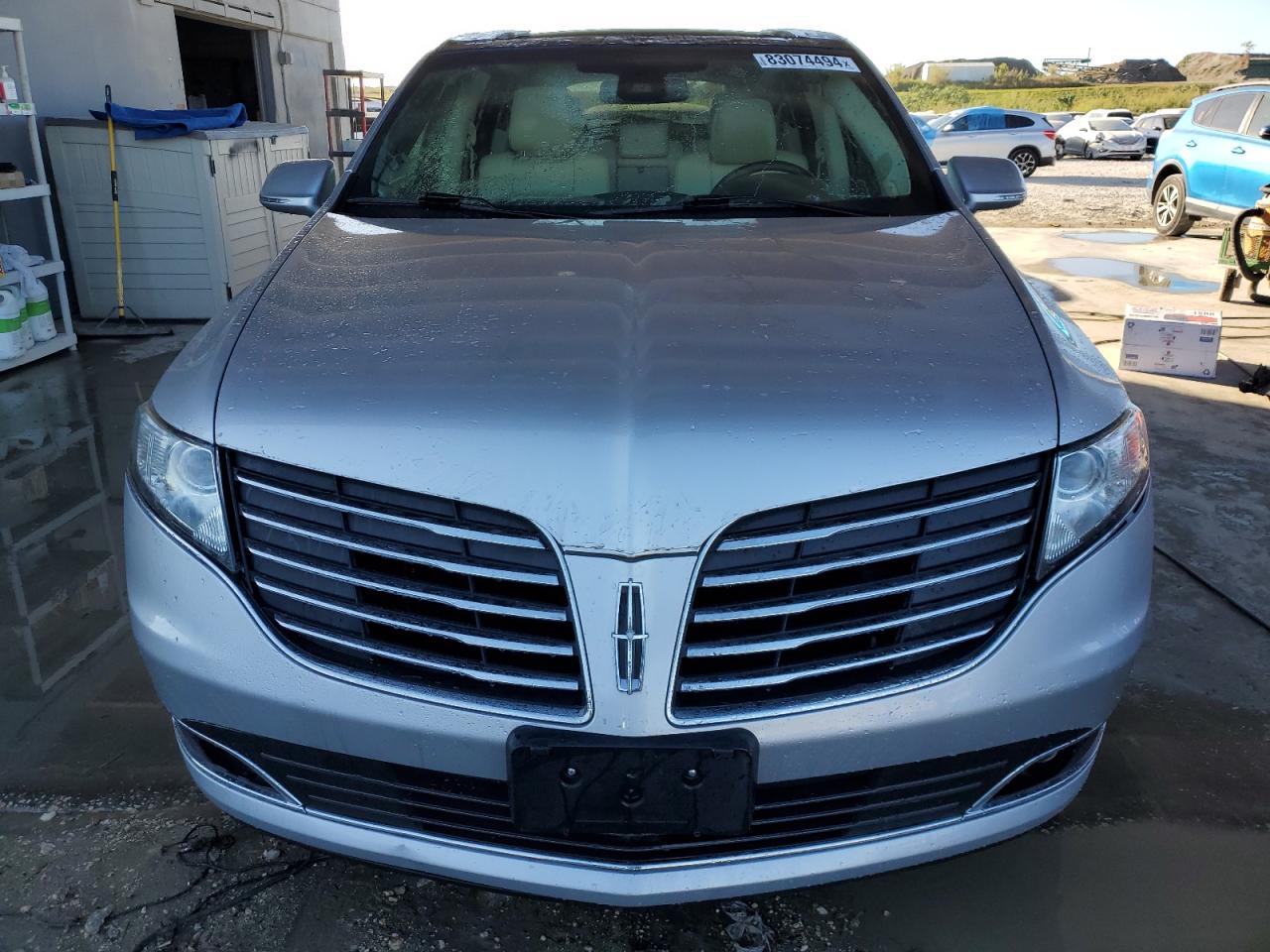 2019 Lincoln MKT - Image 5